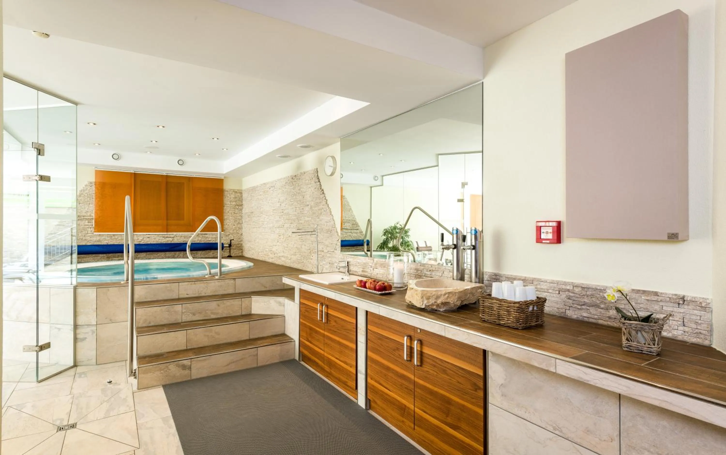 Hot Tub in Hotel Moserhof