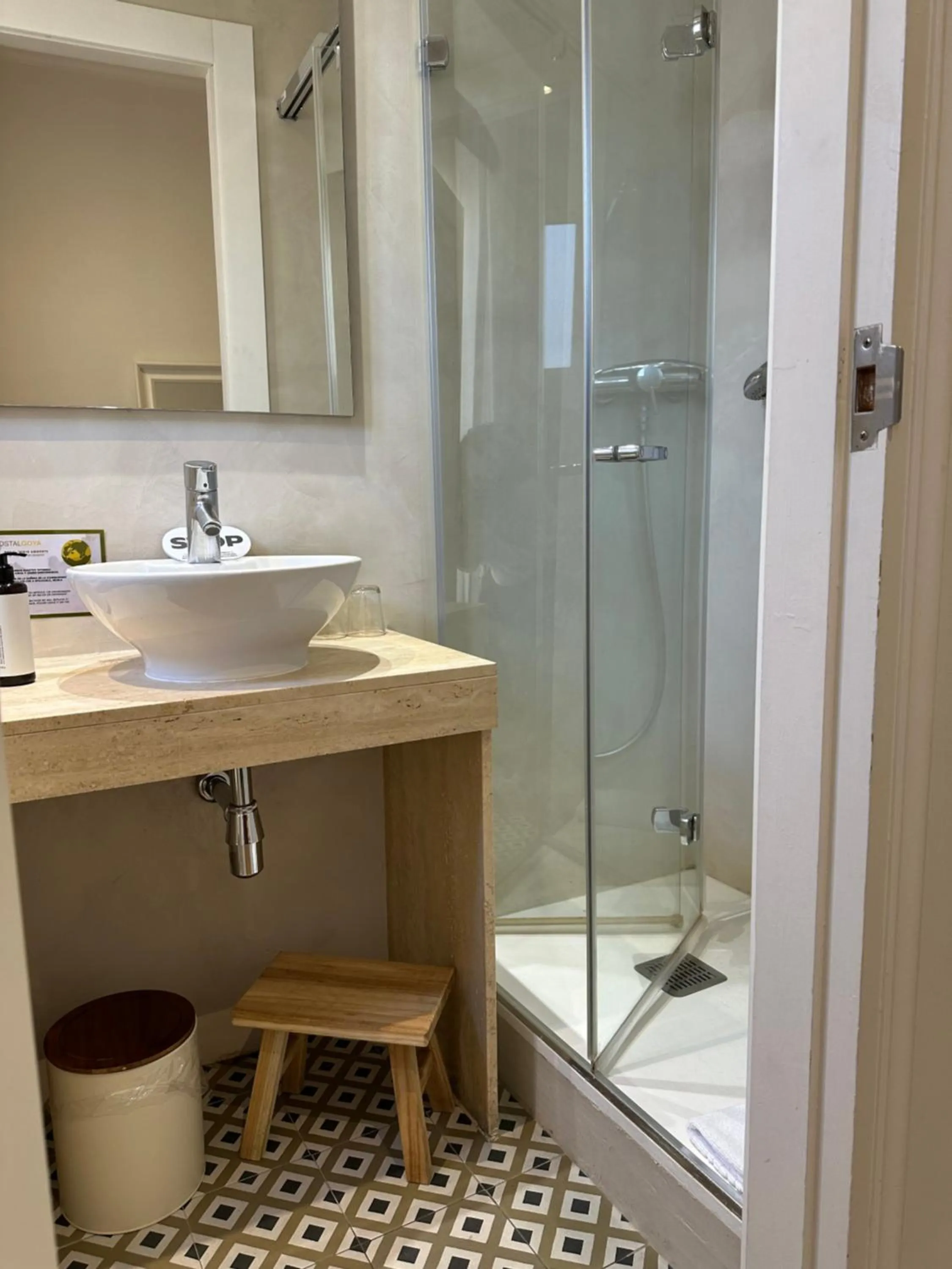 Shower in Hostal Goya