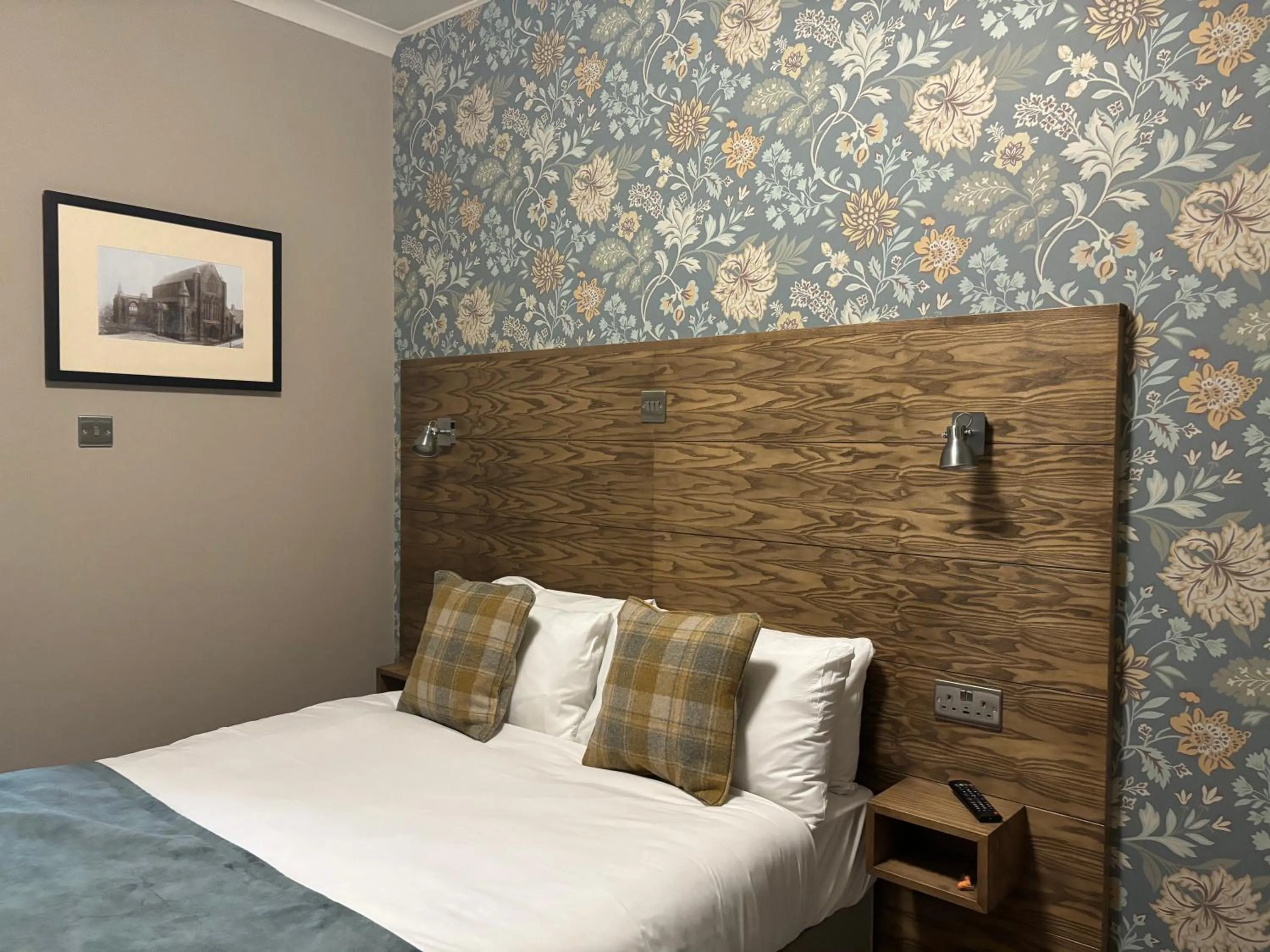 Bed in The Abbey Inn