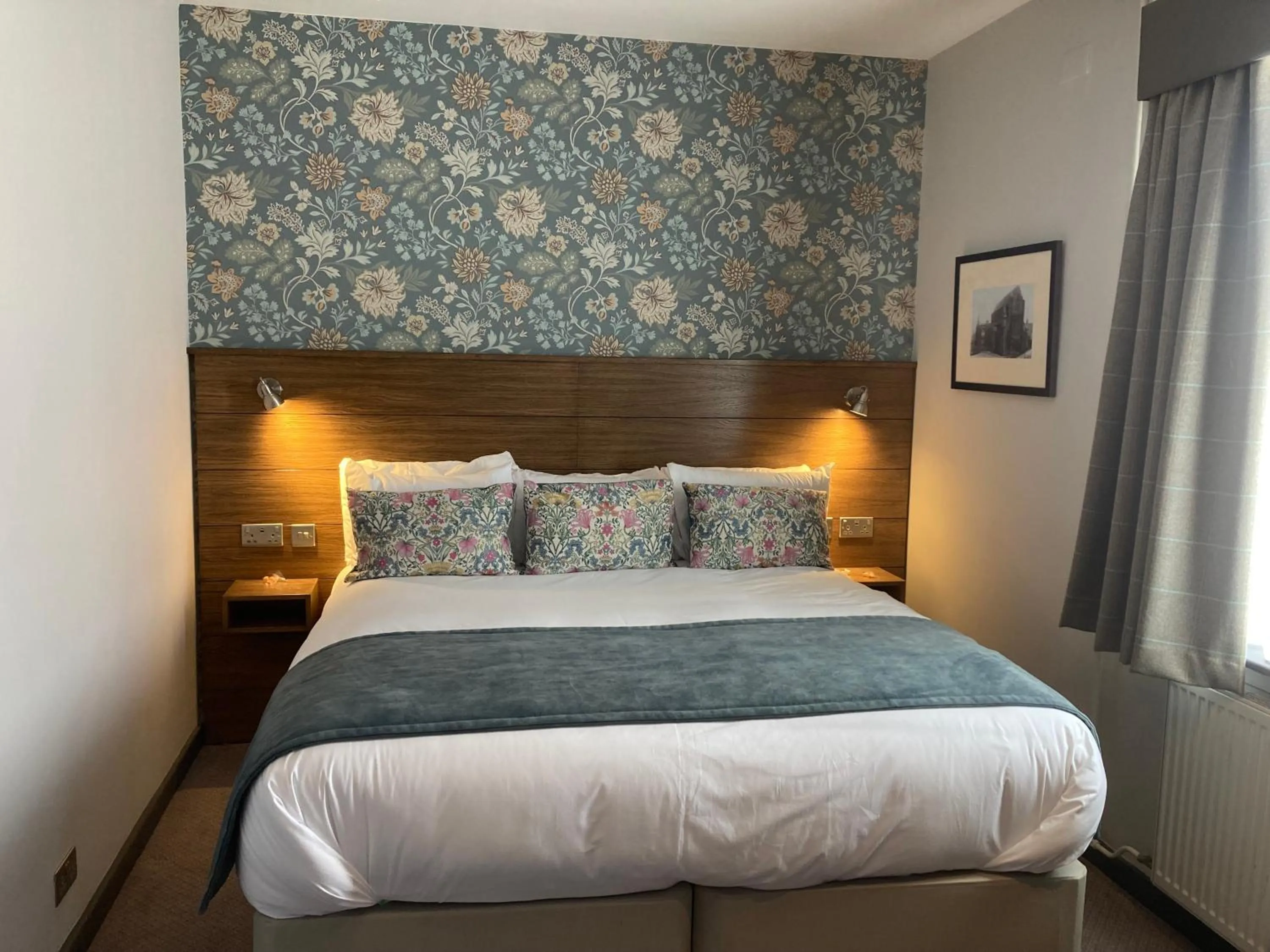 Bed in The Abbey Inn