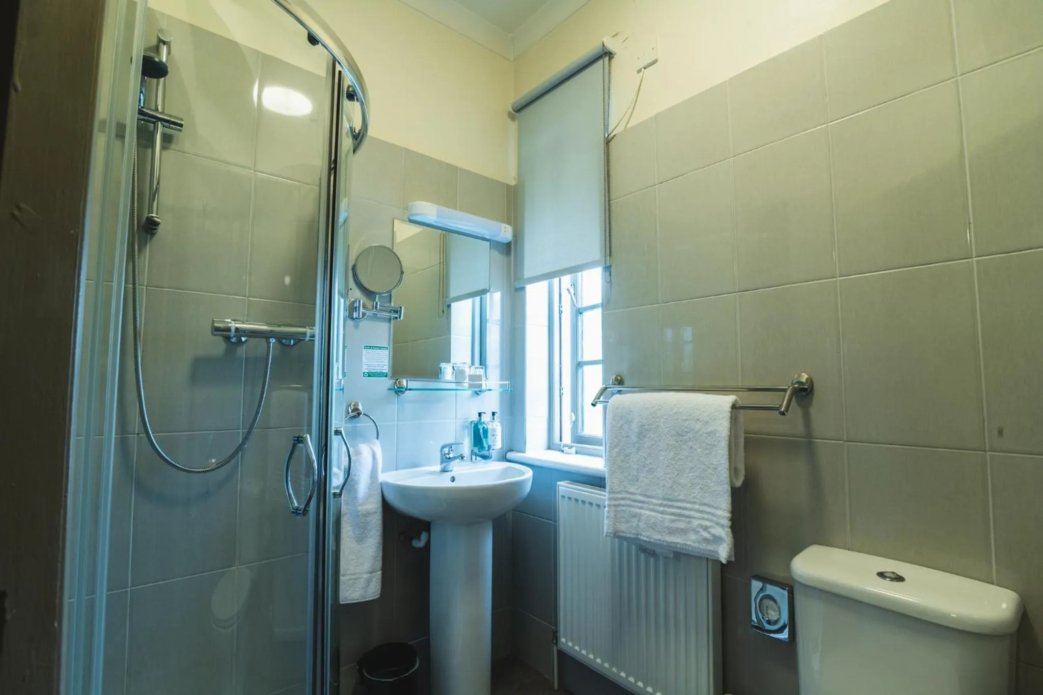 Shower in The Abbey Inn