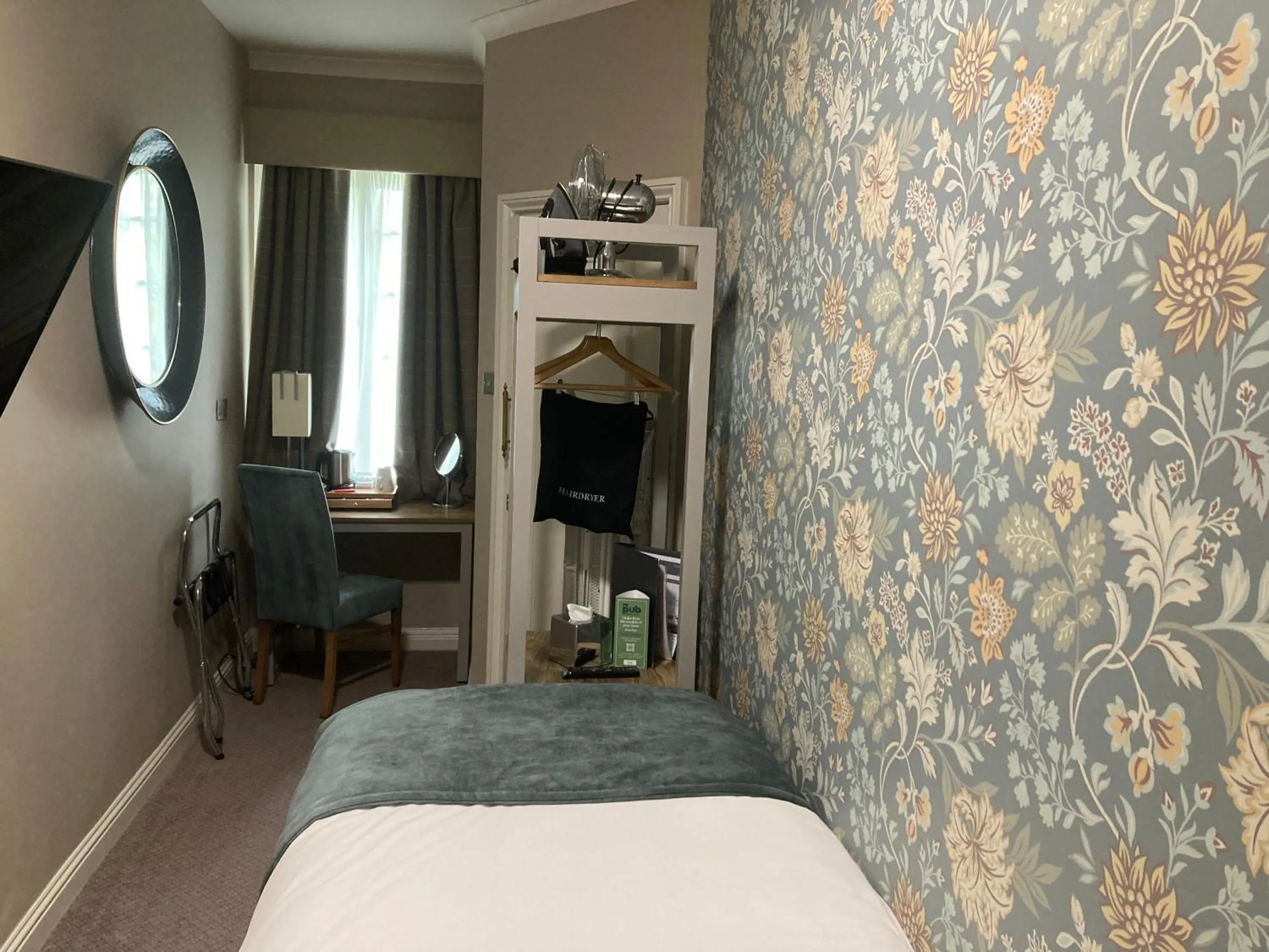 Bed in The Abbey Inn