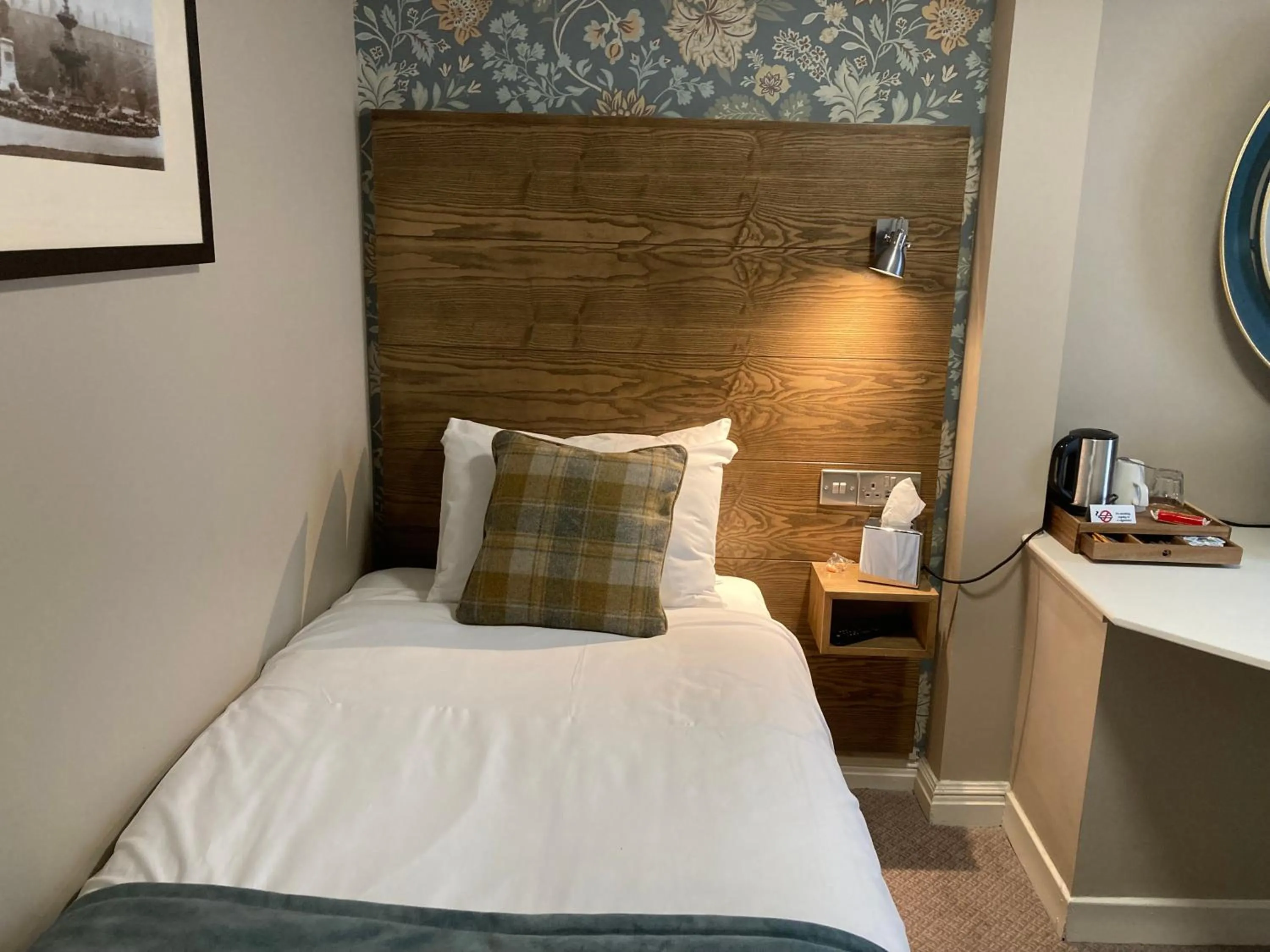 Bed in The Abbey Inn