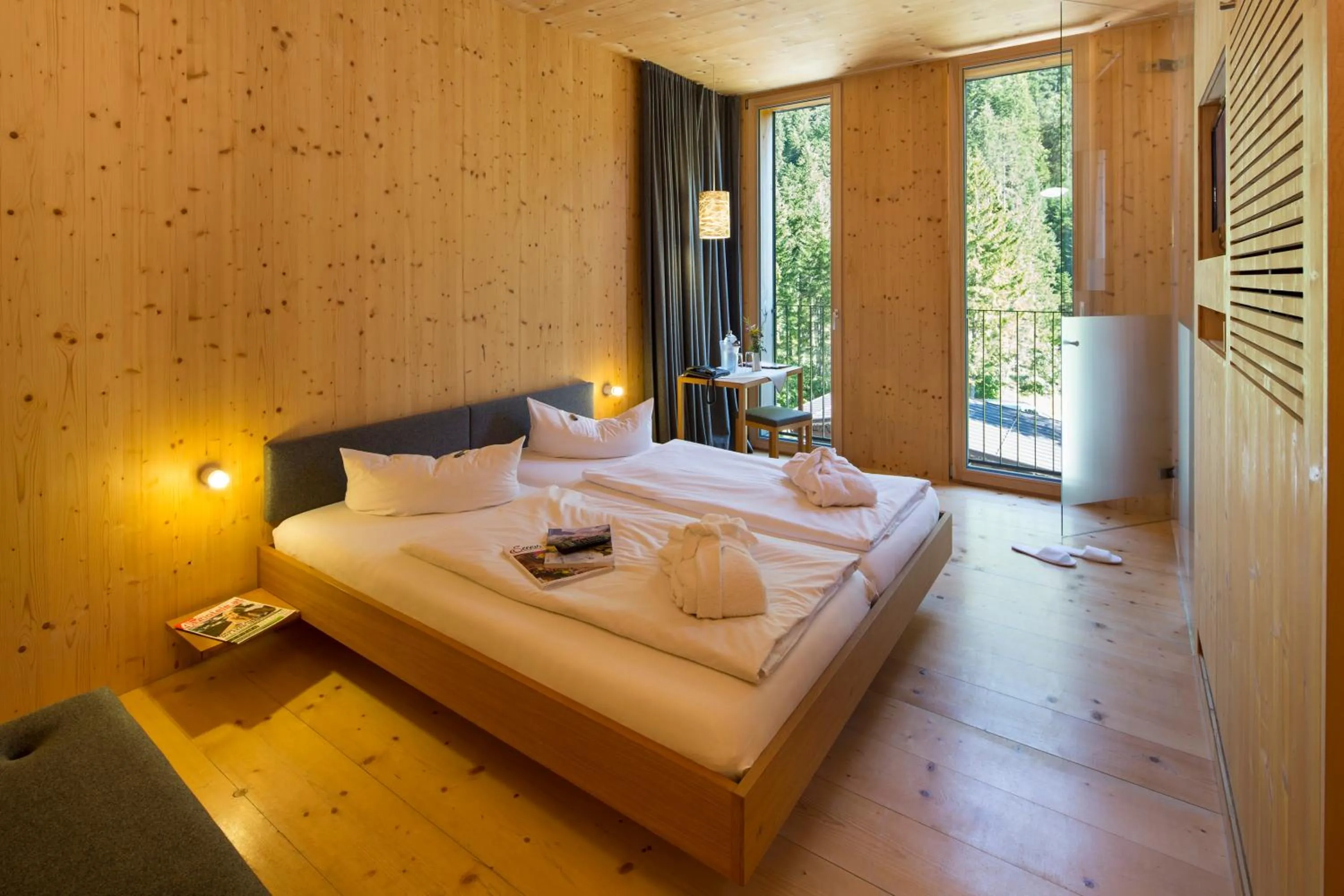 Photo of the whole room, Bed in Alpenhotel Ammerwald