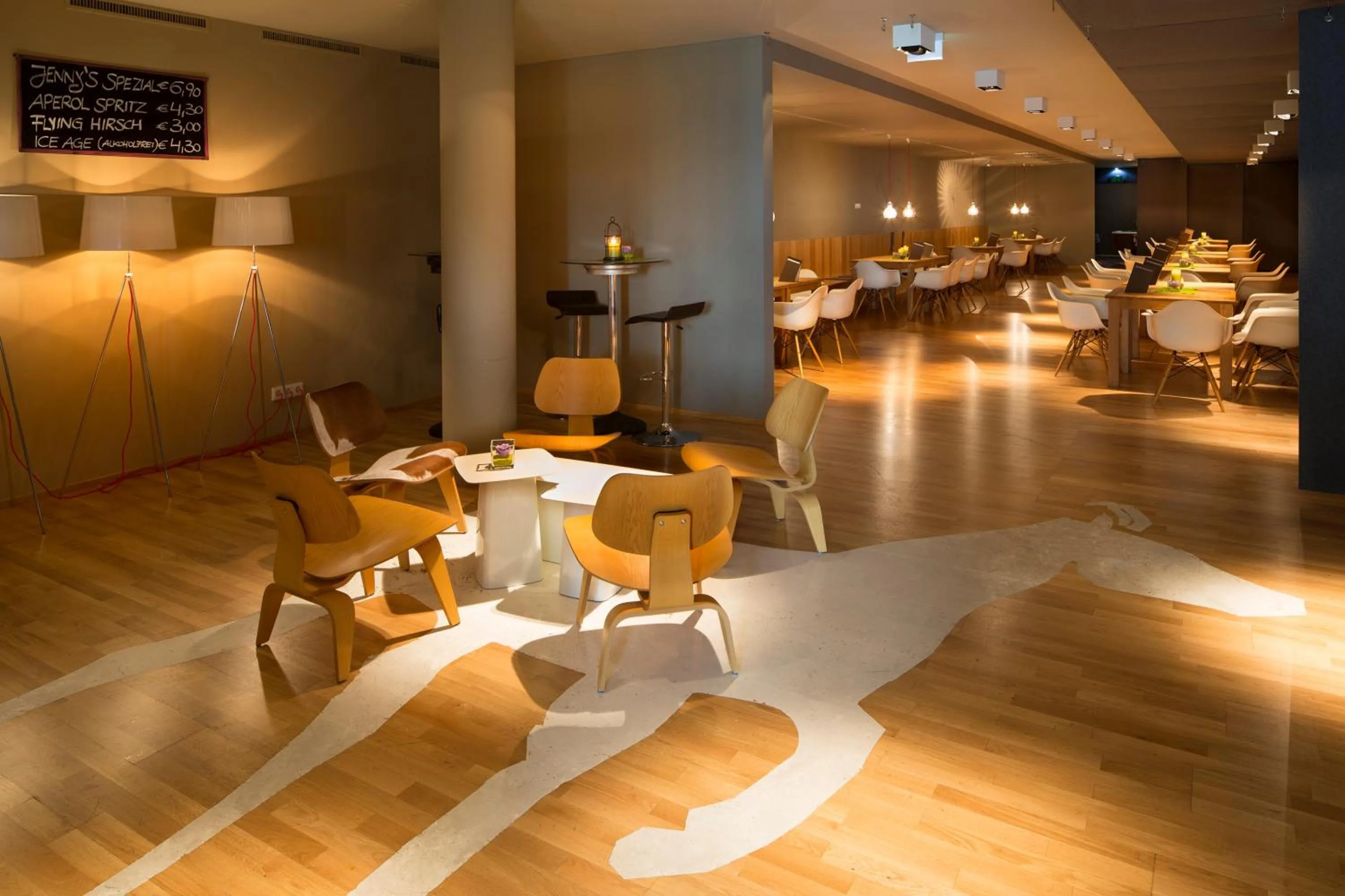 Lounge or bar in Alpenhotel Ammerwald