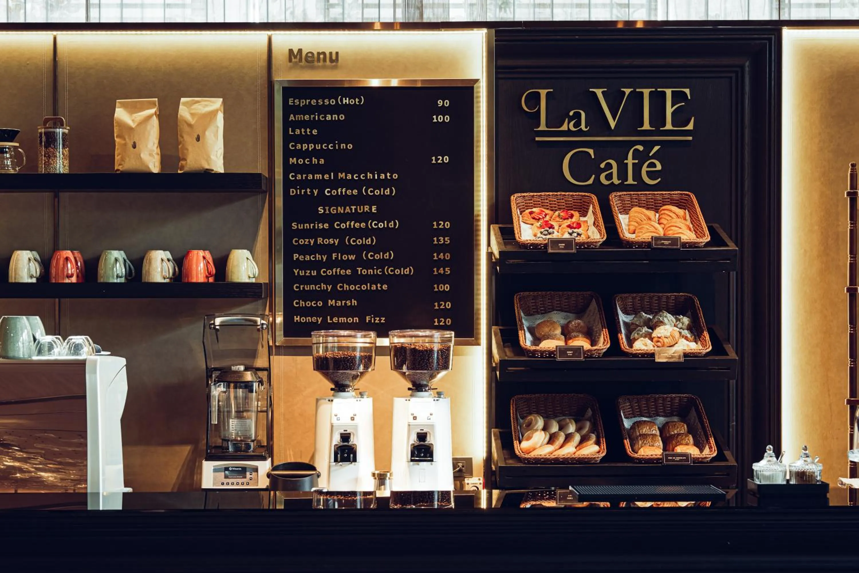 Restaurant/places to eat in VIE Hotel Bangkok - MGallery Collection