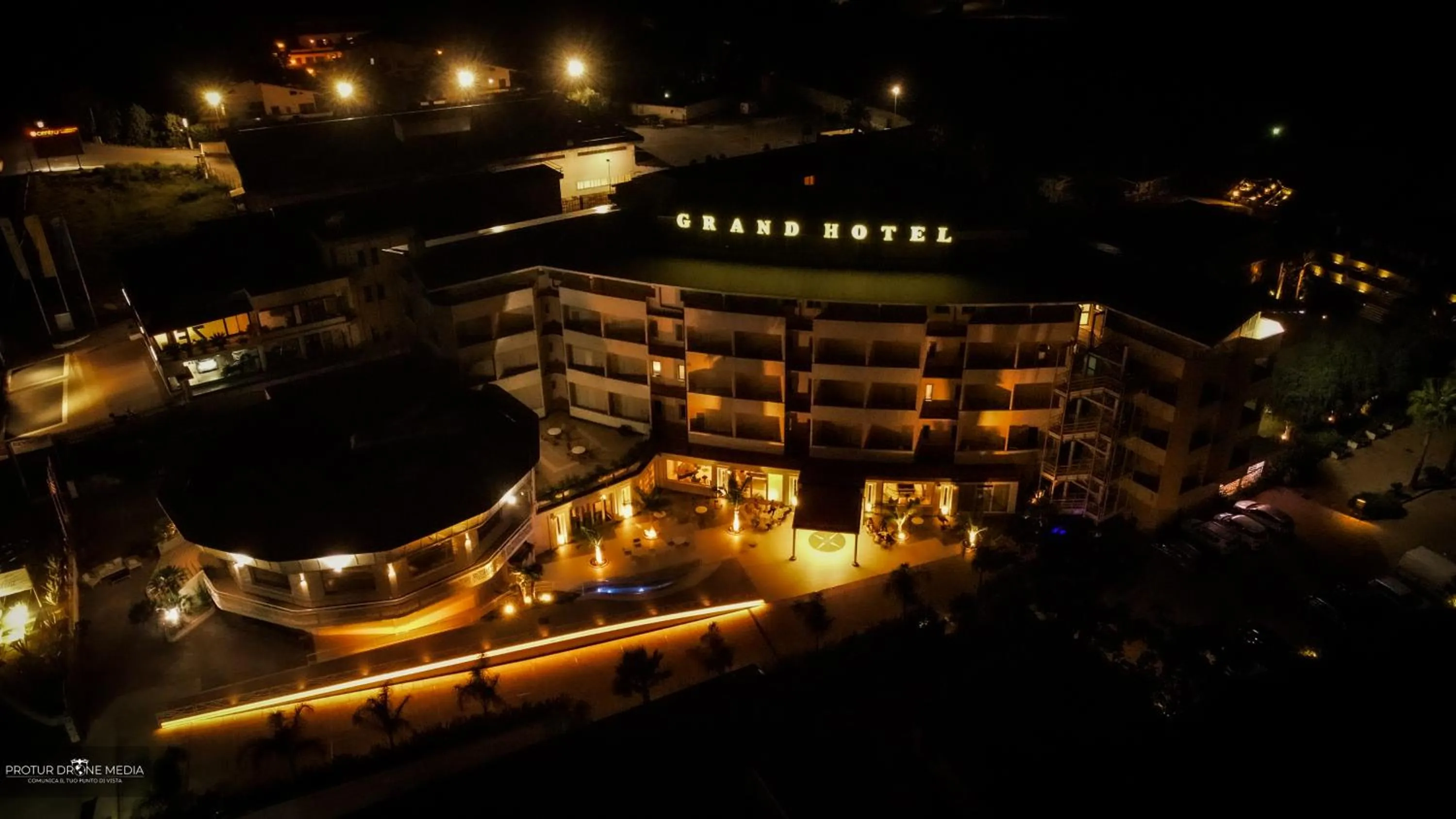 Facade/entrance in Grand Hotel President