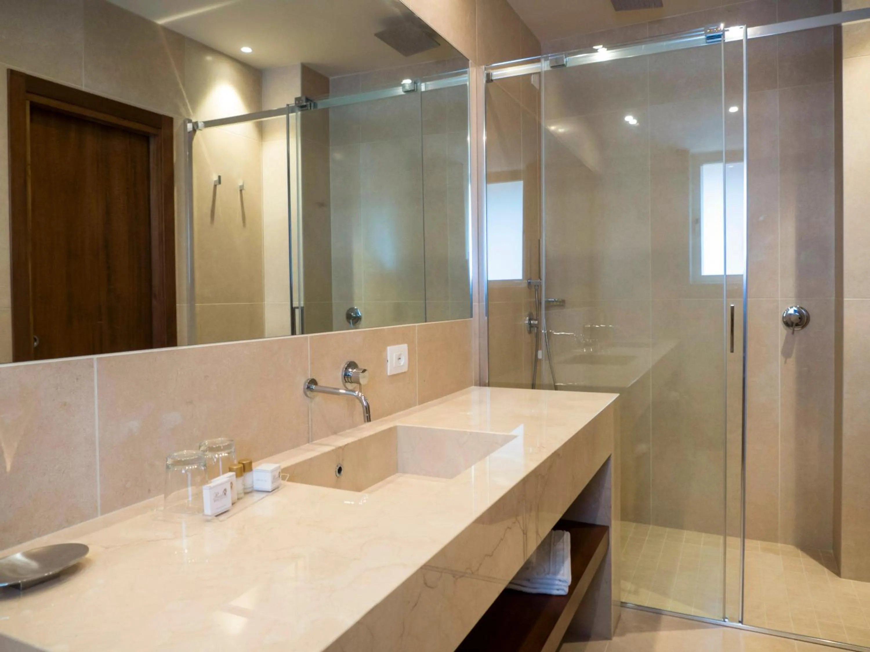 Shower in Grand Hotel President