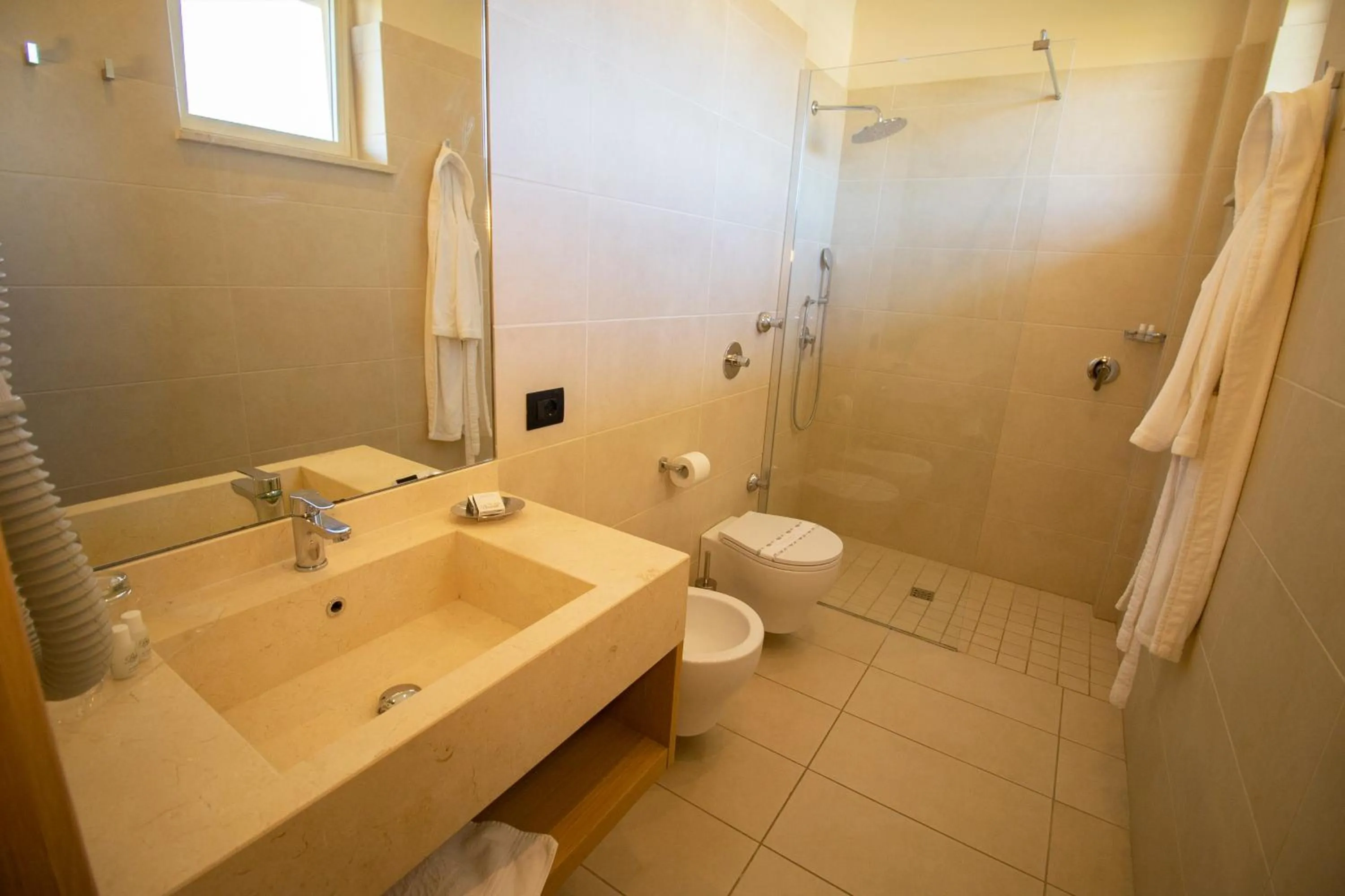 Shower in Grand Hotel President