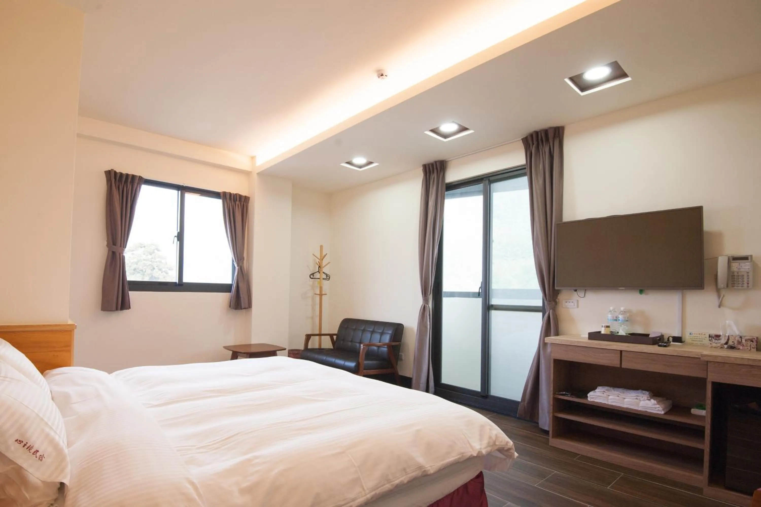 Bed in Habitat Heart B&B