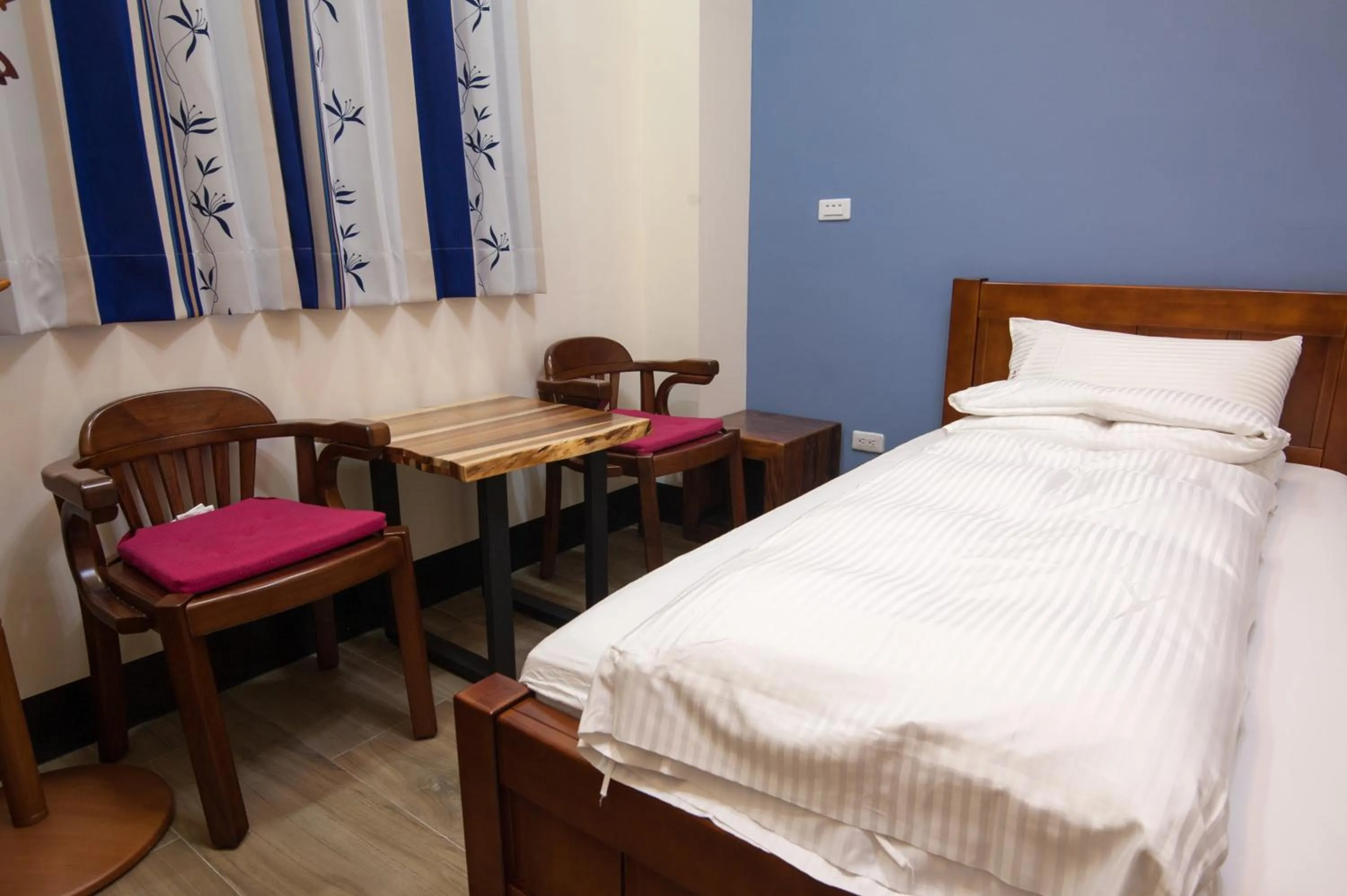 Bed in Habitat Heart B&B