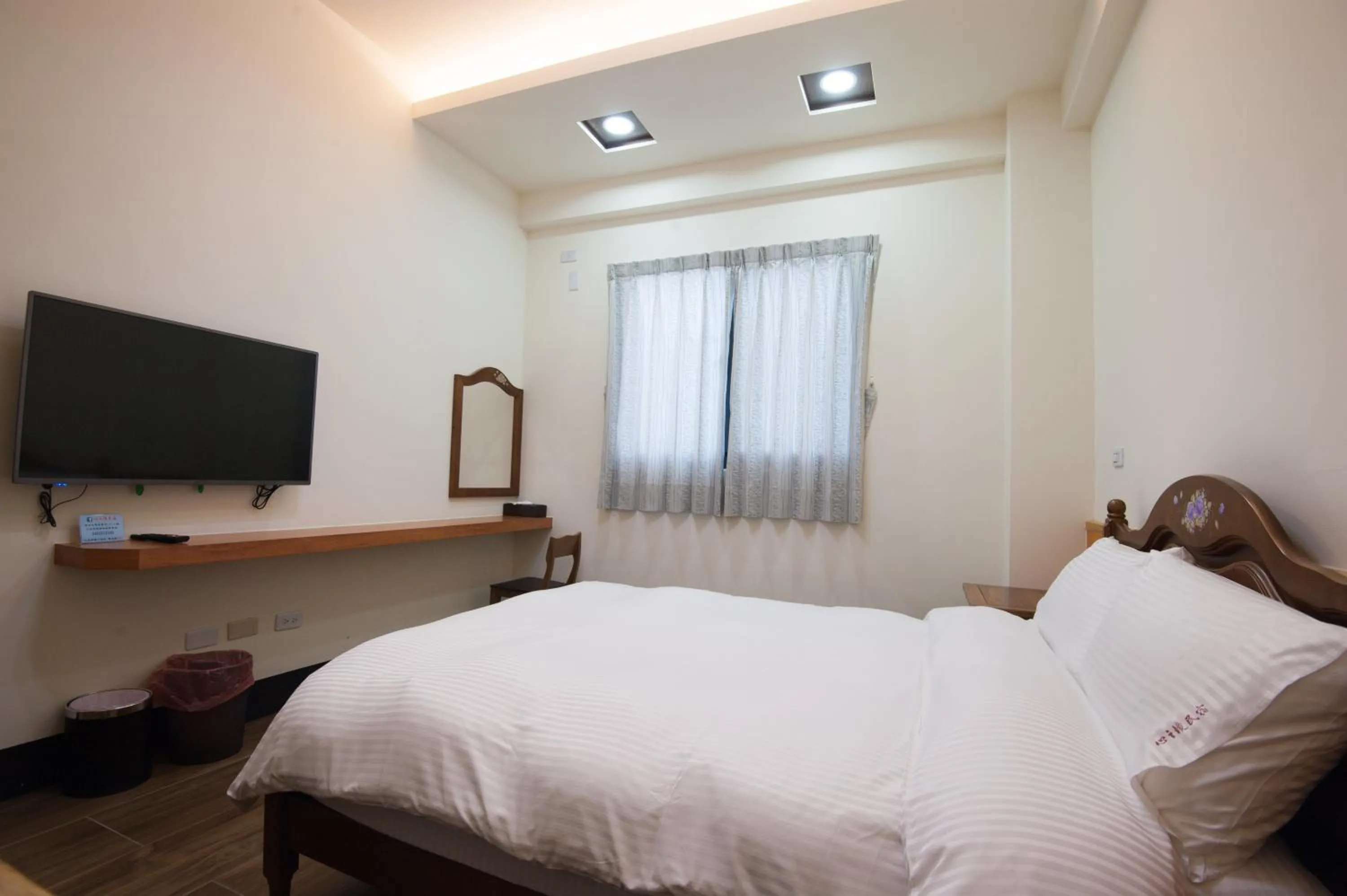 Bed in Habitat Heart B&B