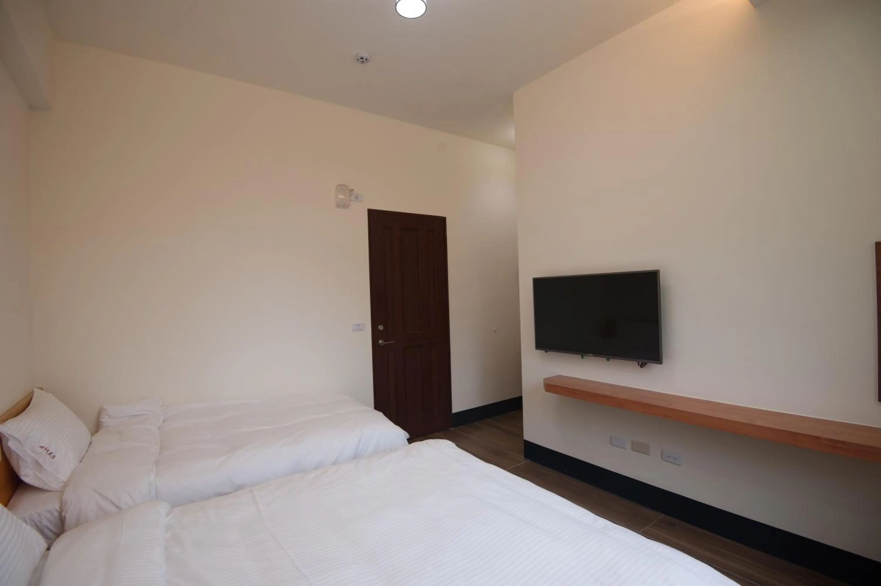 Bed in Habitat Heart B&B