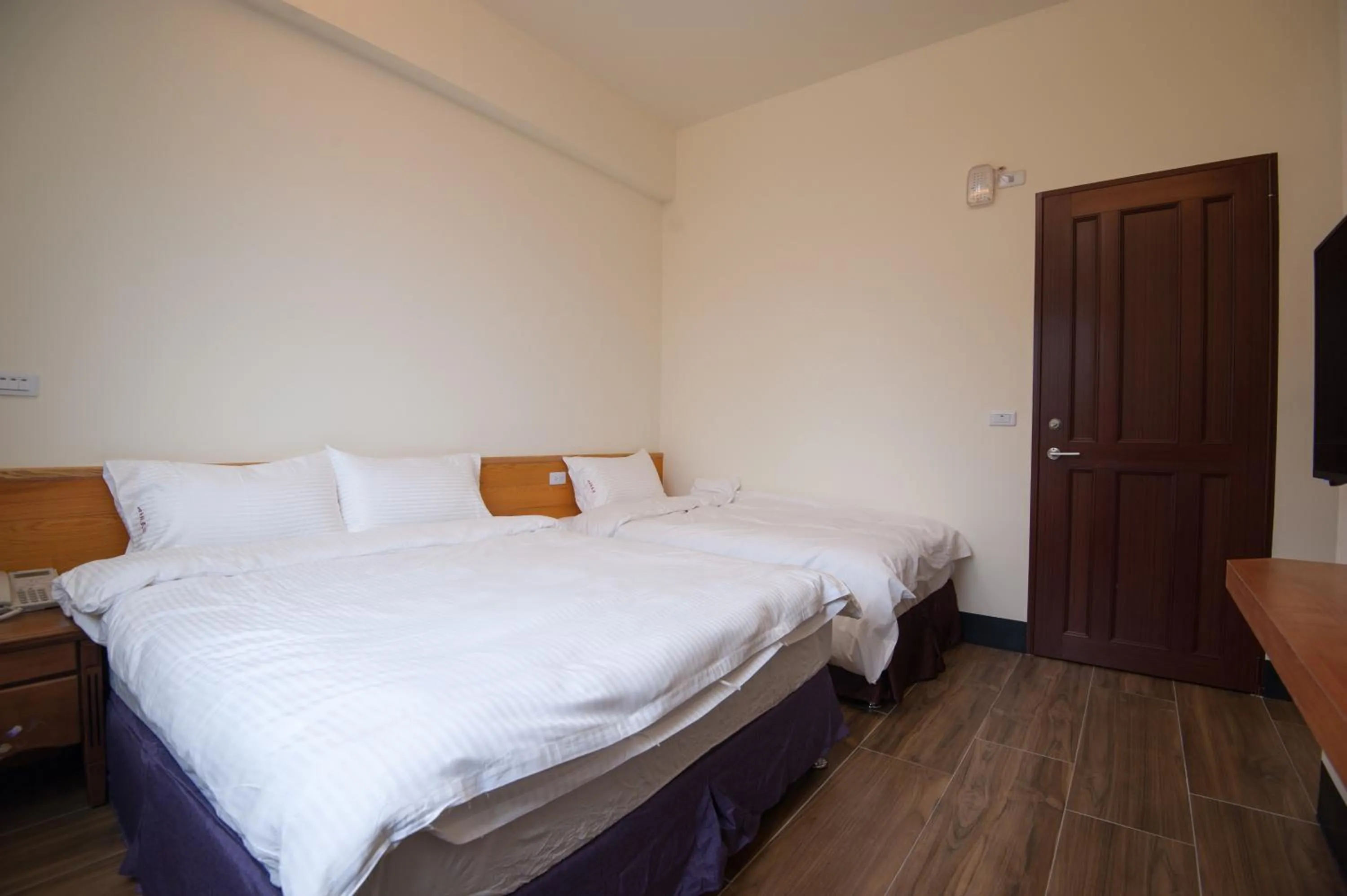 Bed in Habitat Heart B&B