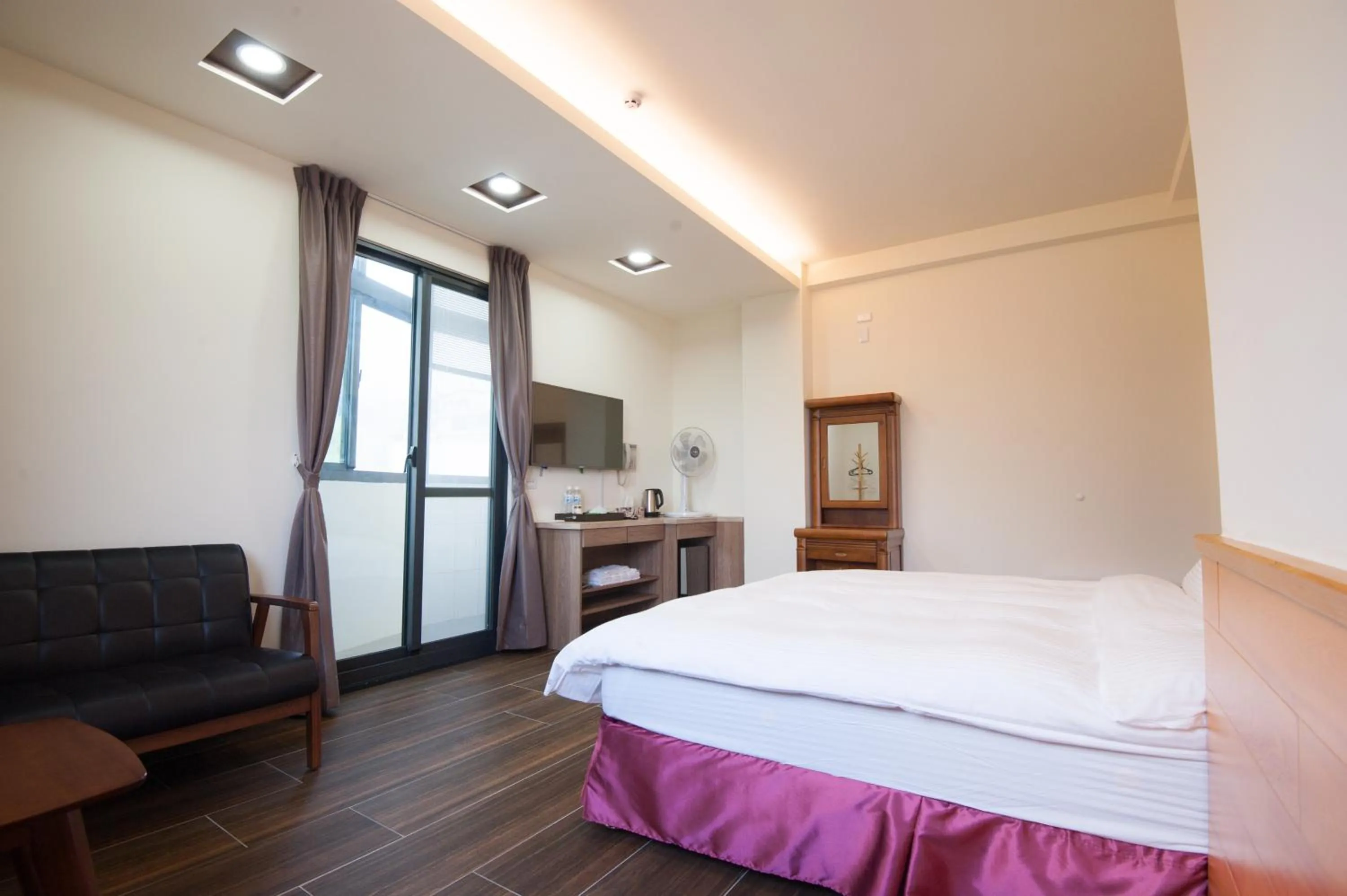 Bed in Habitat Heart B&B