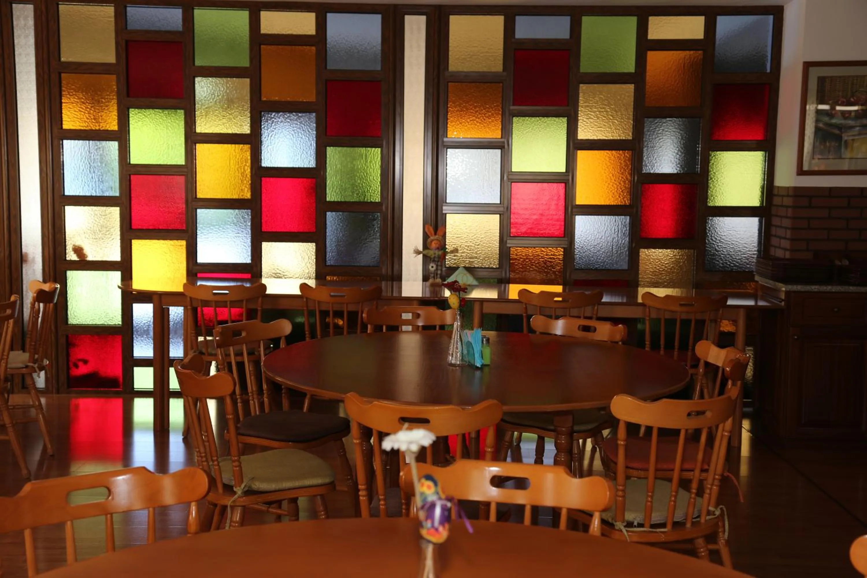 Restaurant/places to eat in Asty Hotel