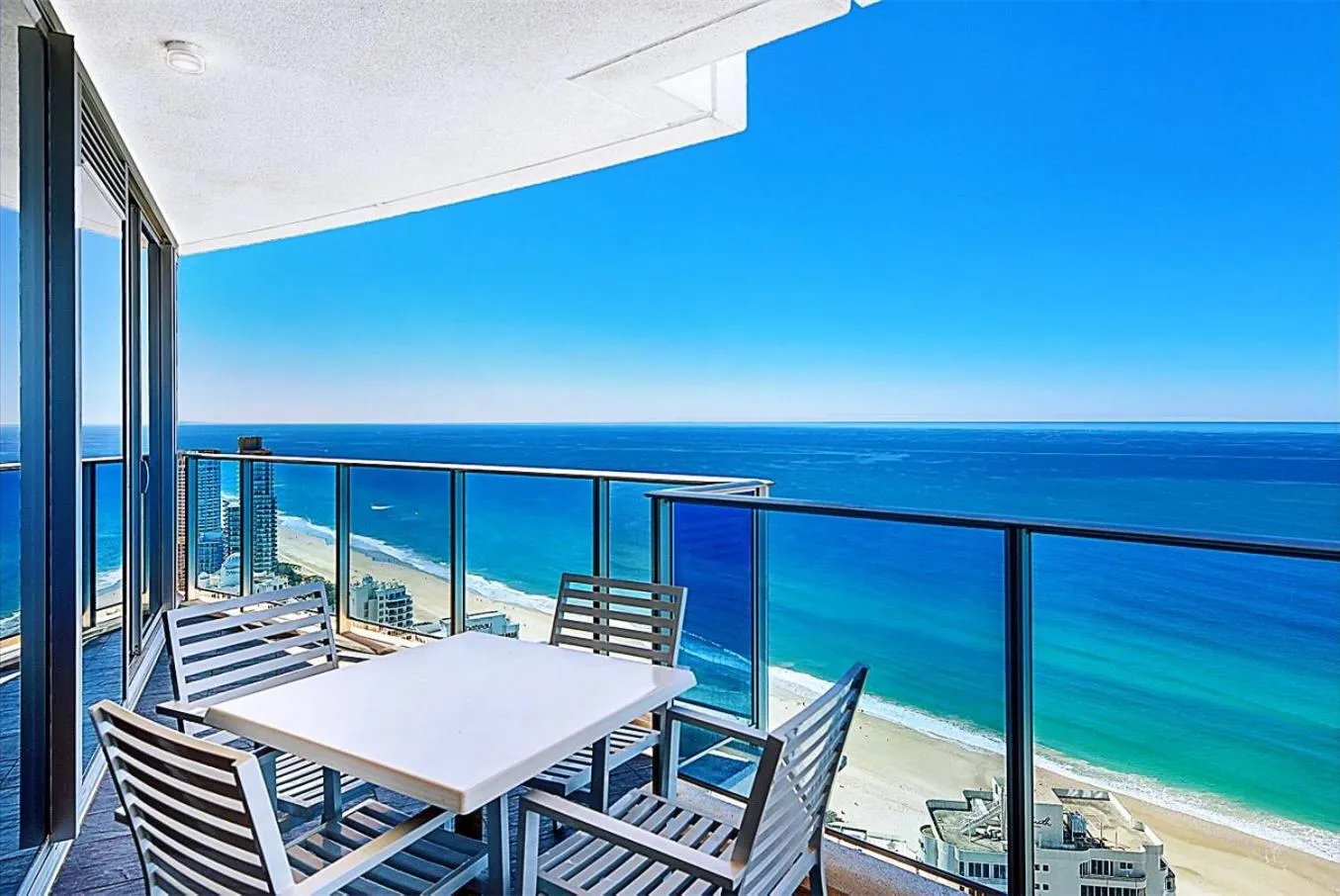 Day in H Luxury Residence Apartments - Holiday Paradise