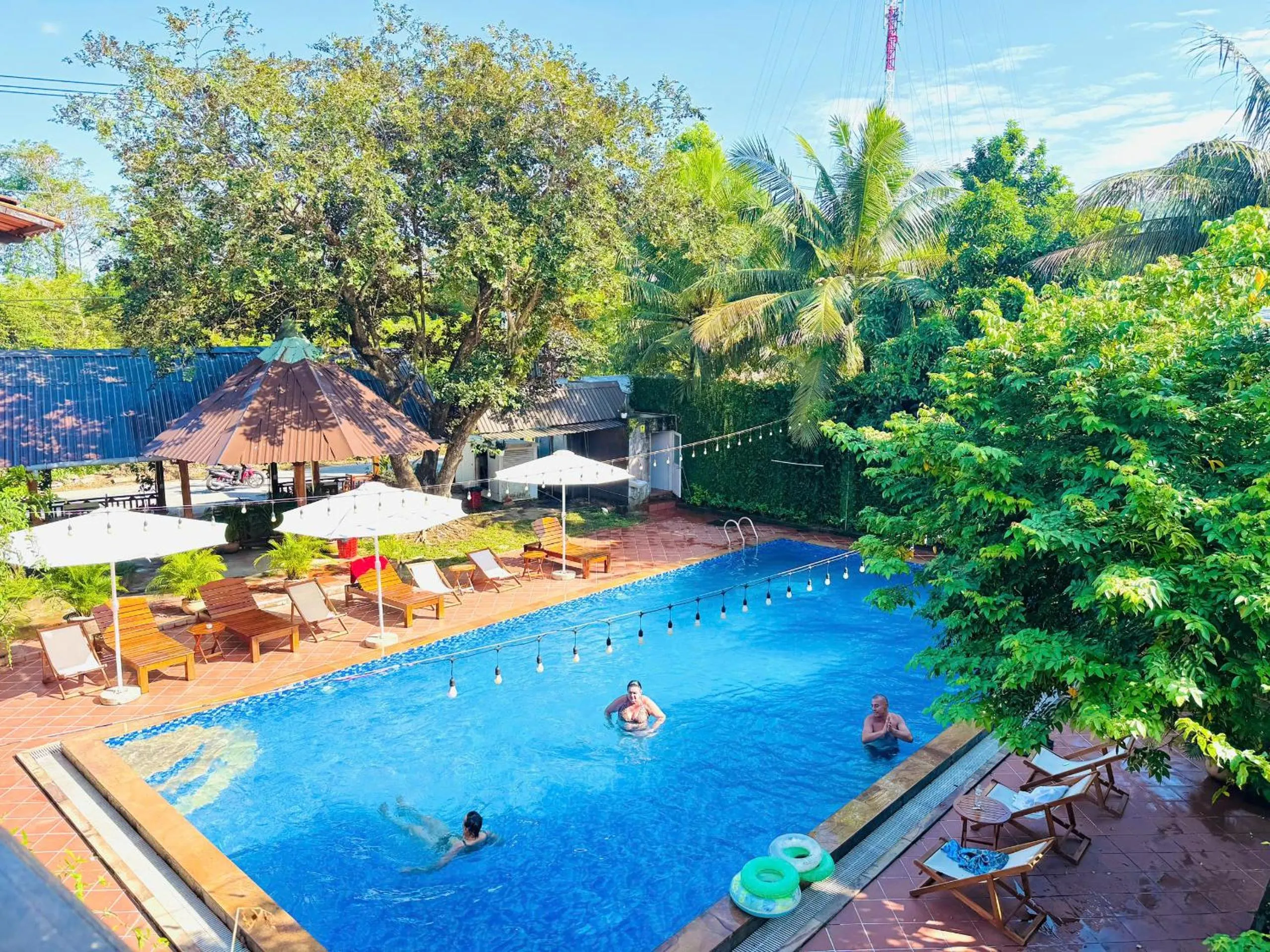 Swimming pool in Ong Lang Garden Resort