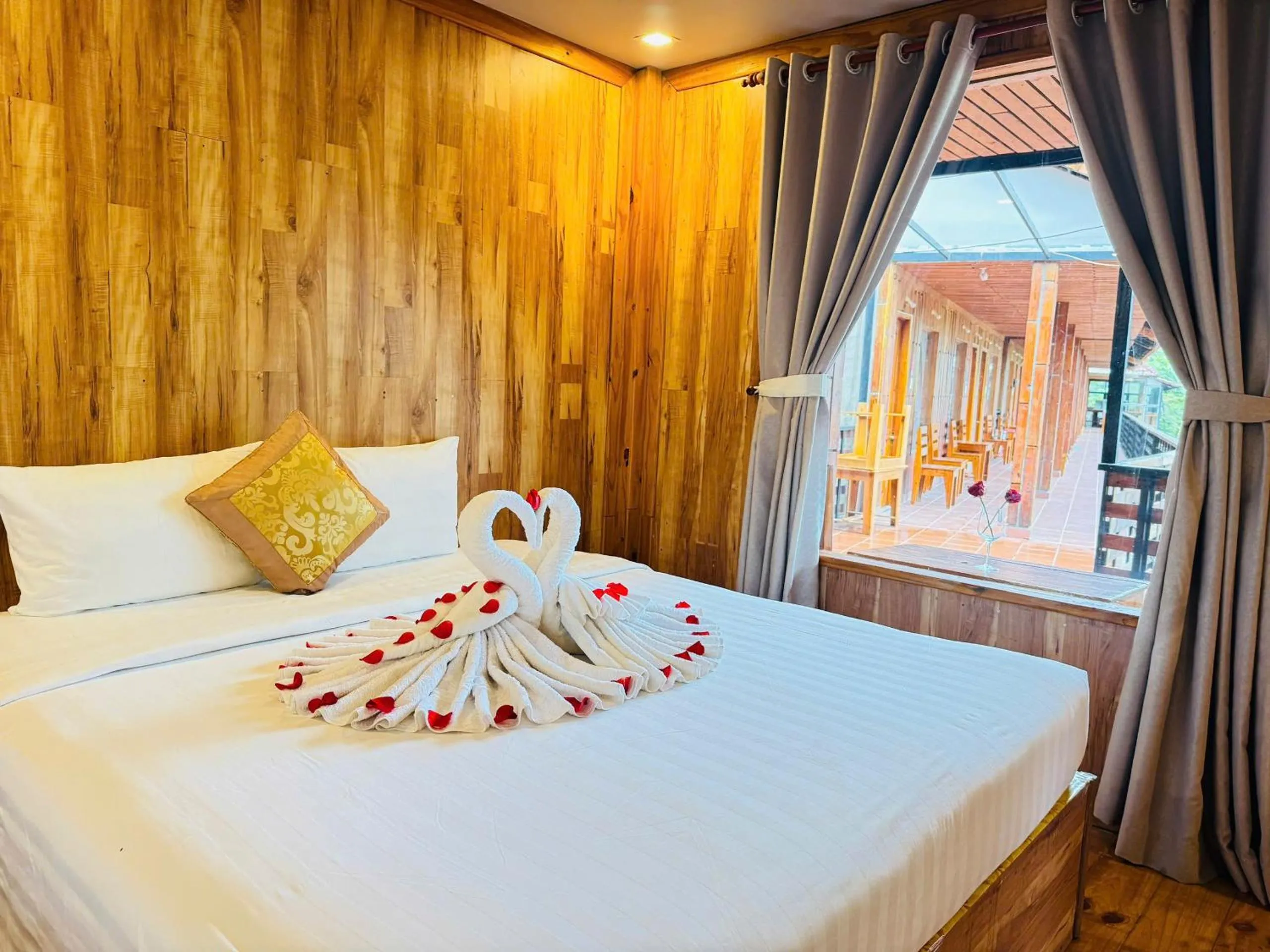 Bed in Ong Lang Garden Resort