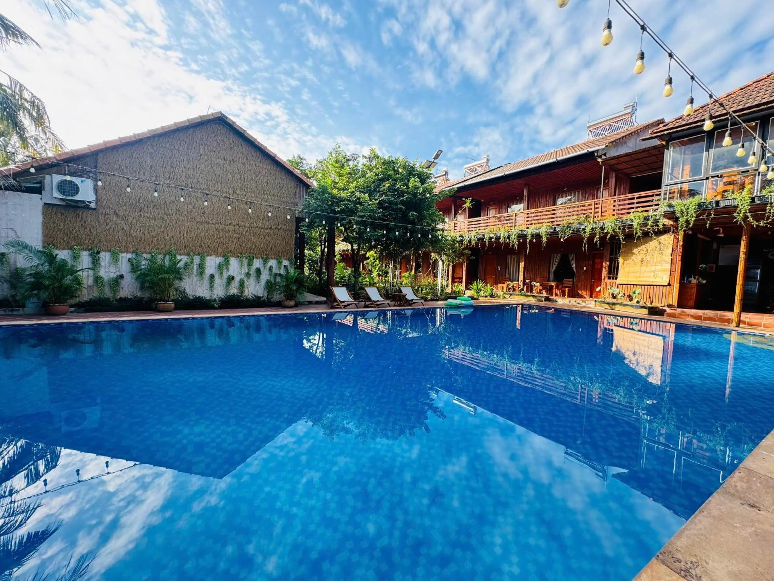 Swimming pool in Ong Lang Garden Resort
