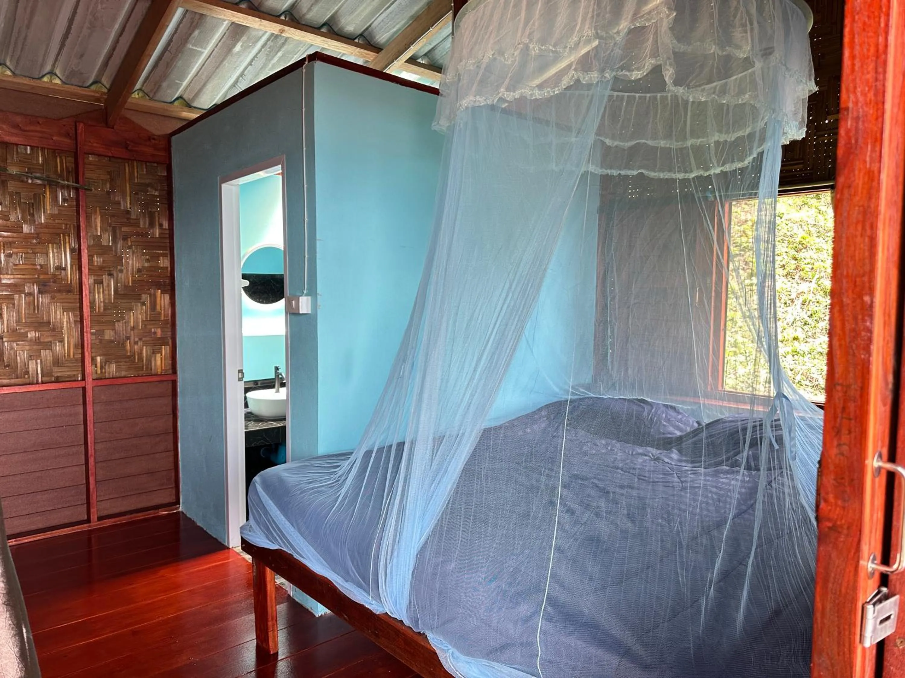Bed in Mama's Bungalows Koh Chang Ranong