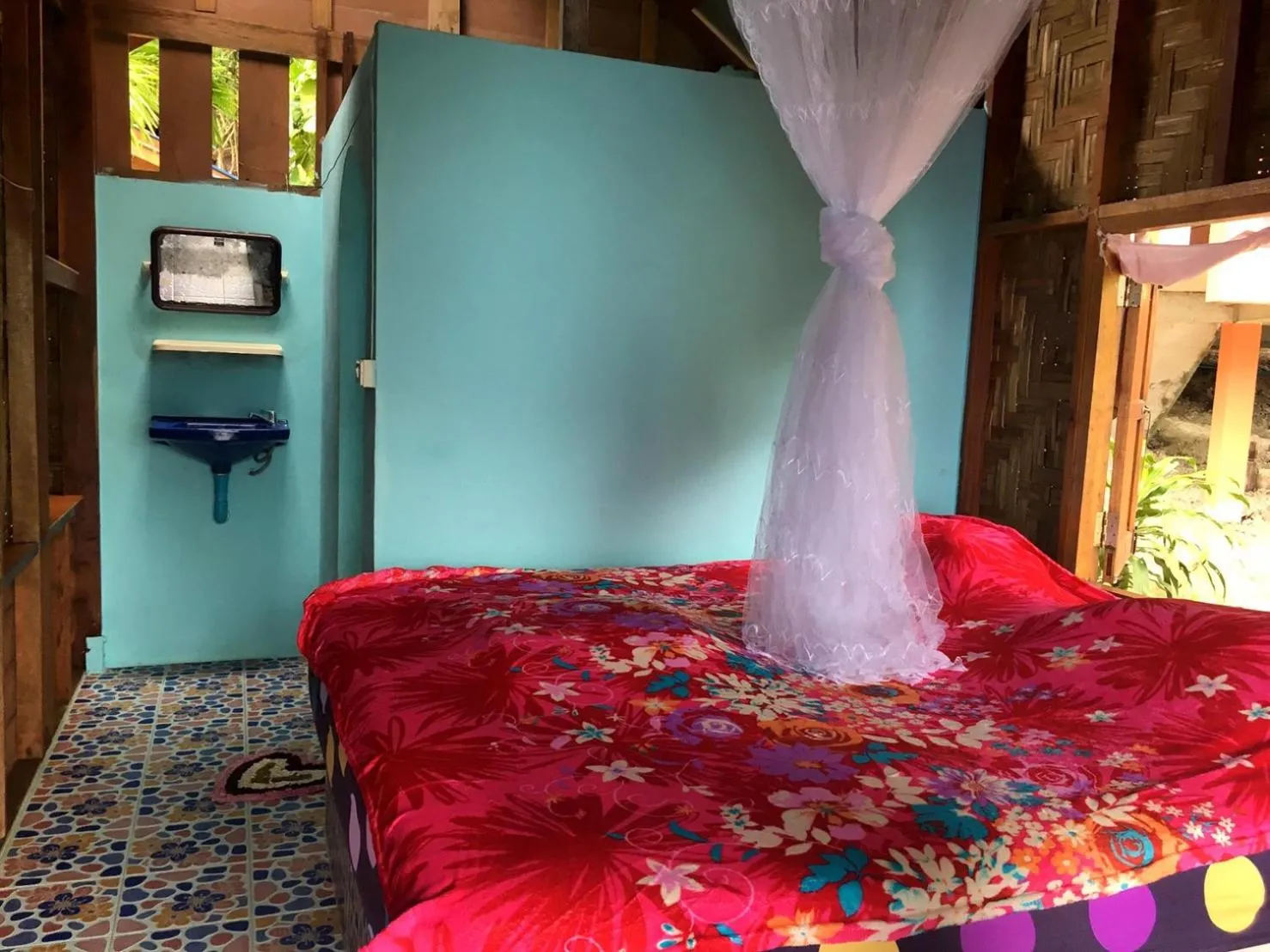 Bed in Mama's Bungalows Koh Chang Ranong