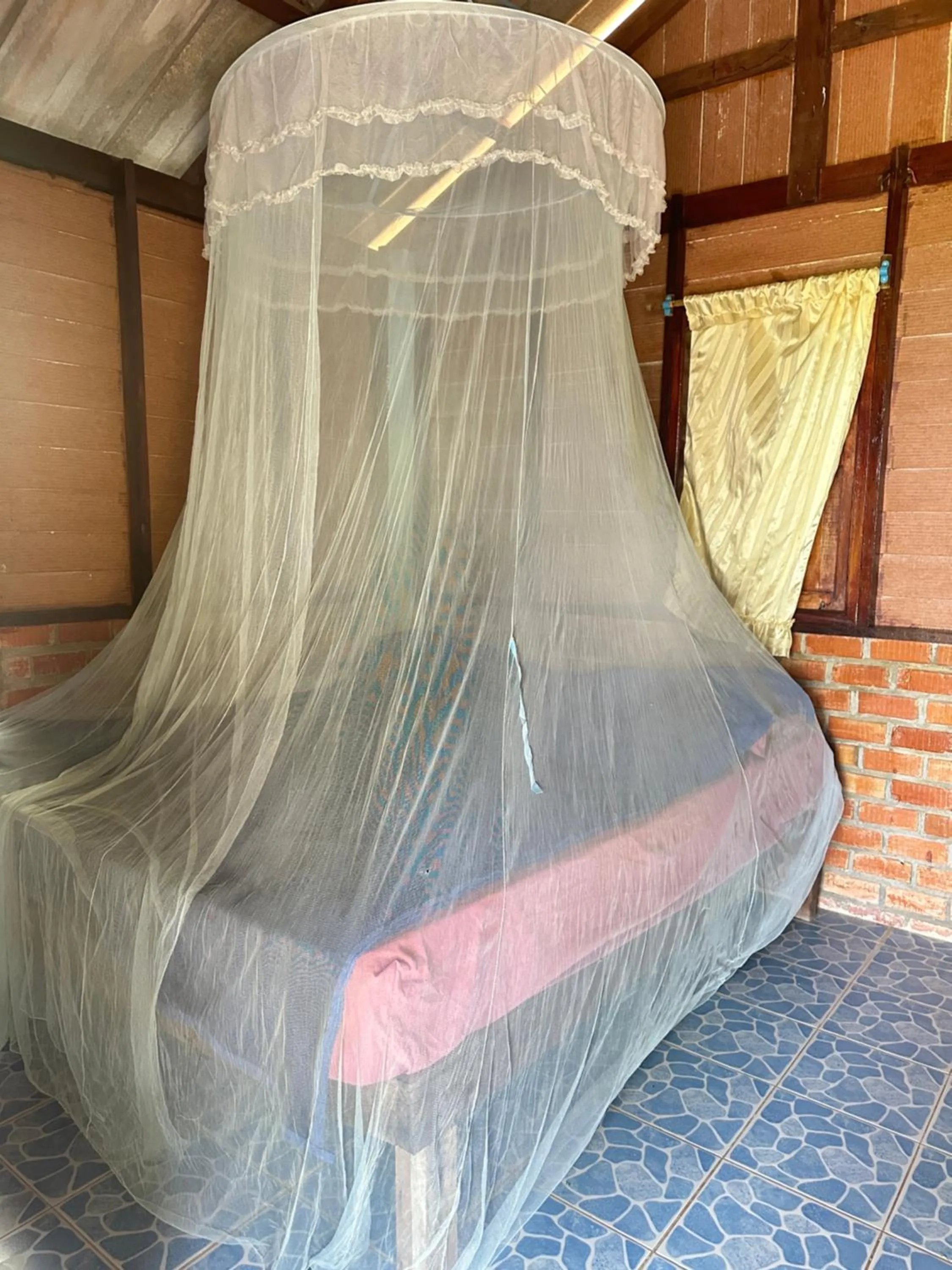 Bed in Mama's Bungalows Koh Chang Ranong
