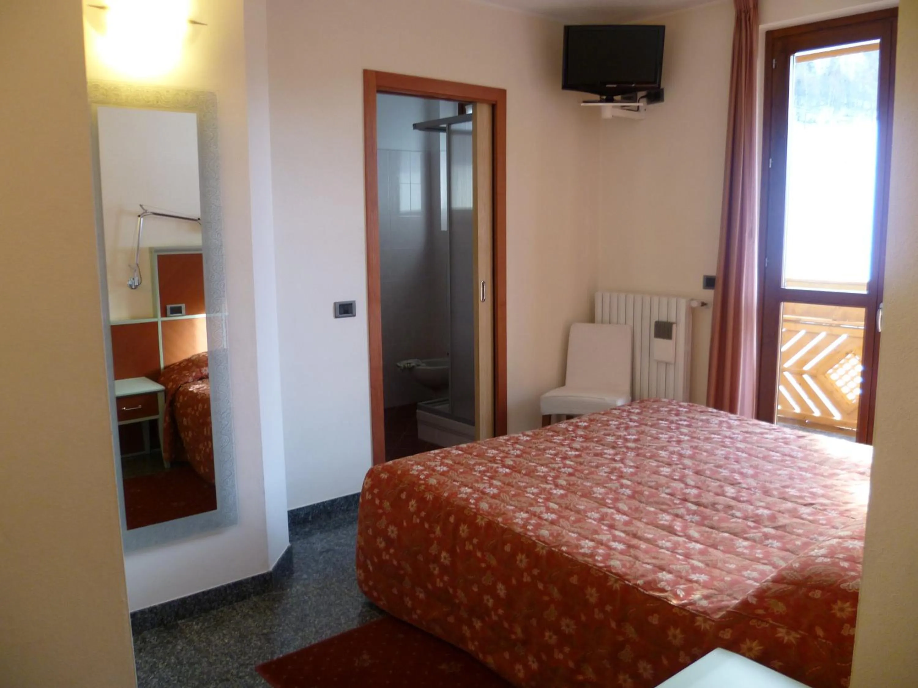 Photo of the whole room, Bed in Hotel Derby