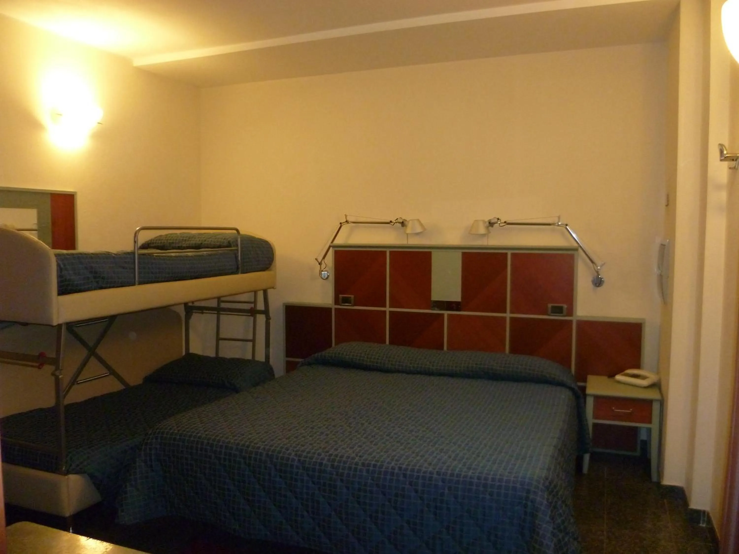 Photo of the whole room, Bed in Hotel Derby