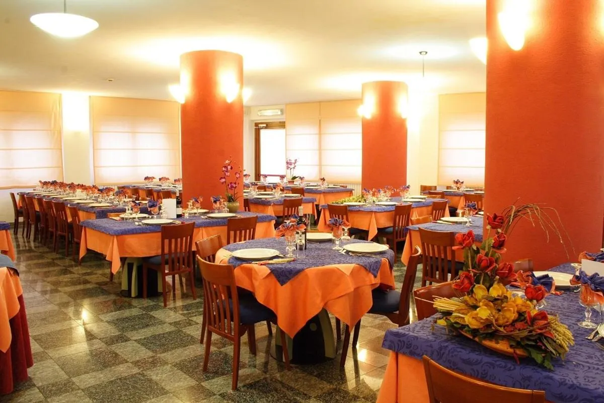 Restaurant/places to eat in Hotel Derby