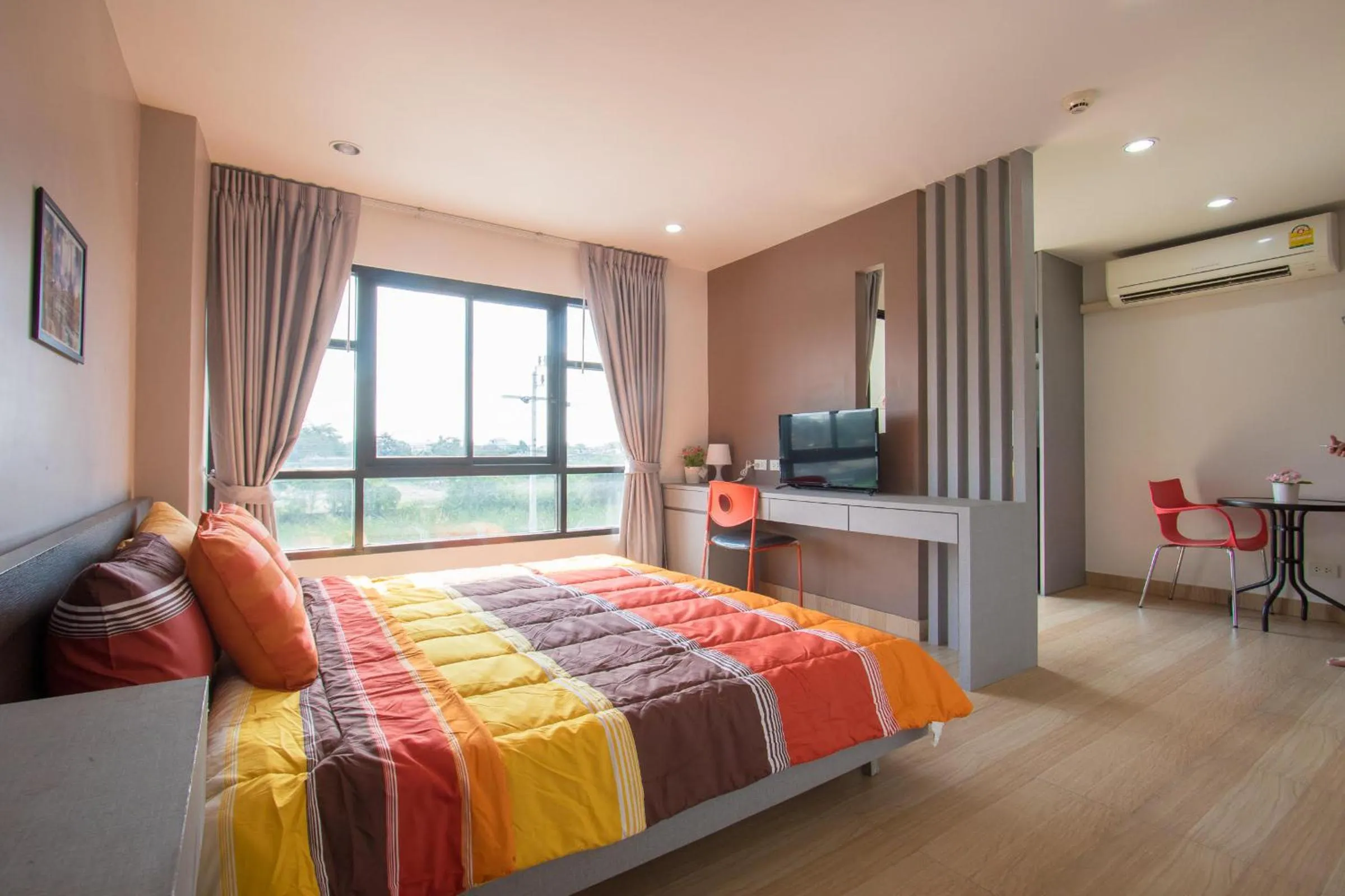 Photo of the whole room, Bed in Live at Home Sukhumvit 105