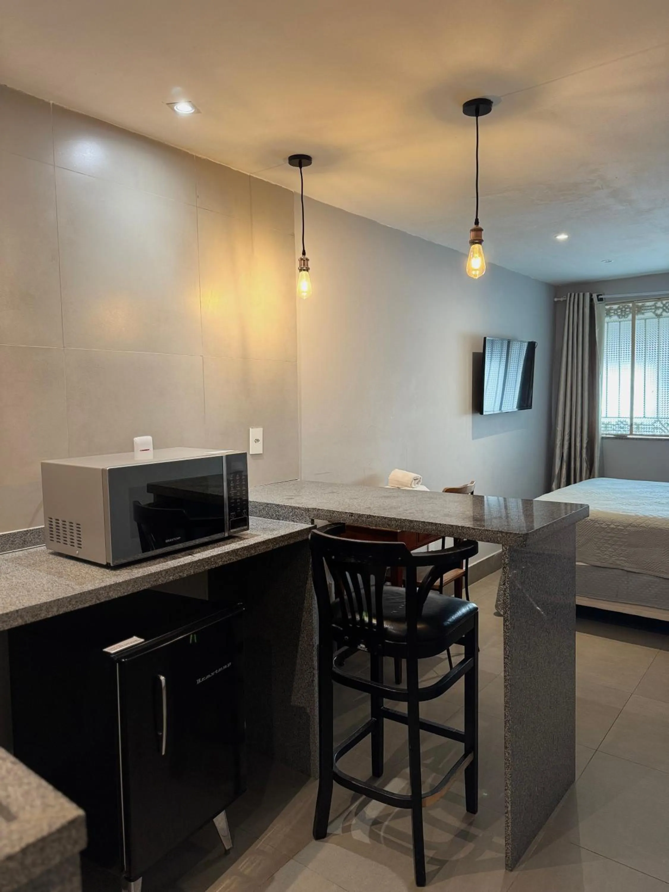 Communal kitchen in HMG Rio Suítes