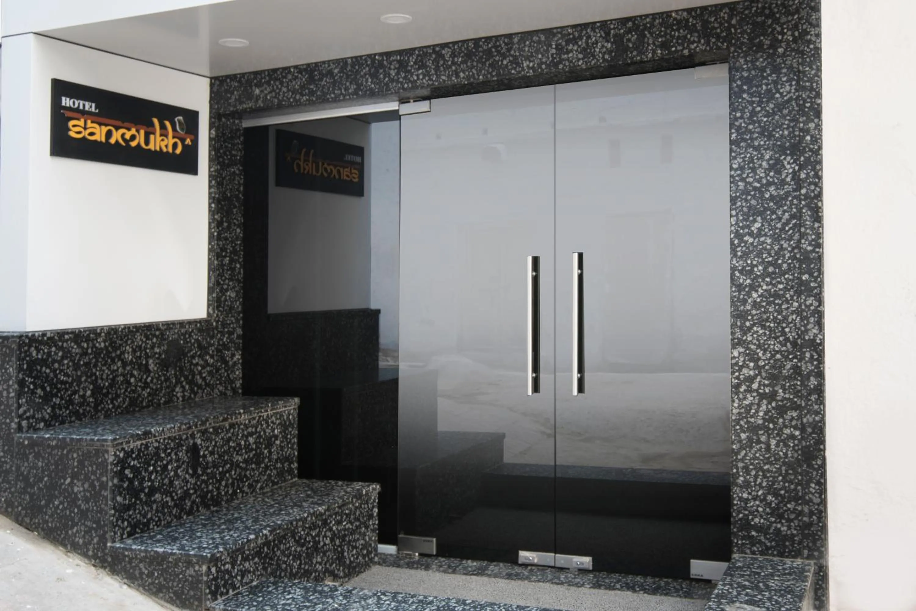 Hotel Sanmukh By Adamo