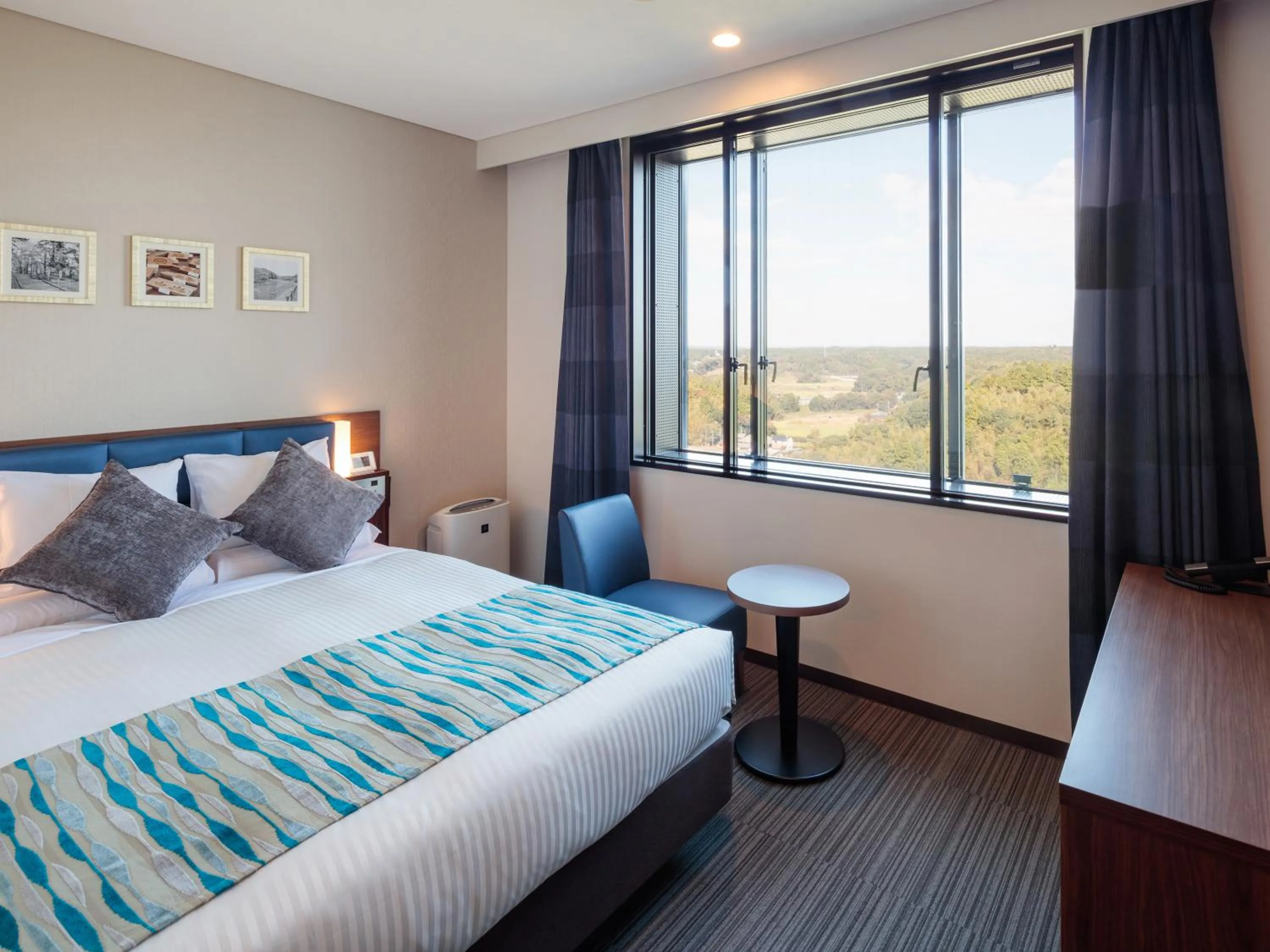 Photo of the whole room, Bed in HOTEL MYSTAYS PREMIER Narita