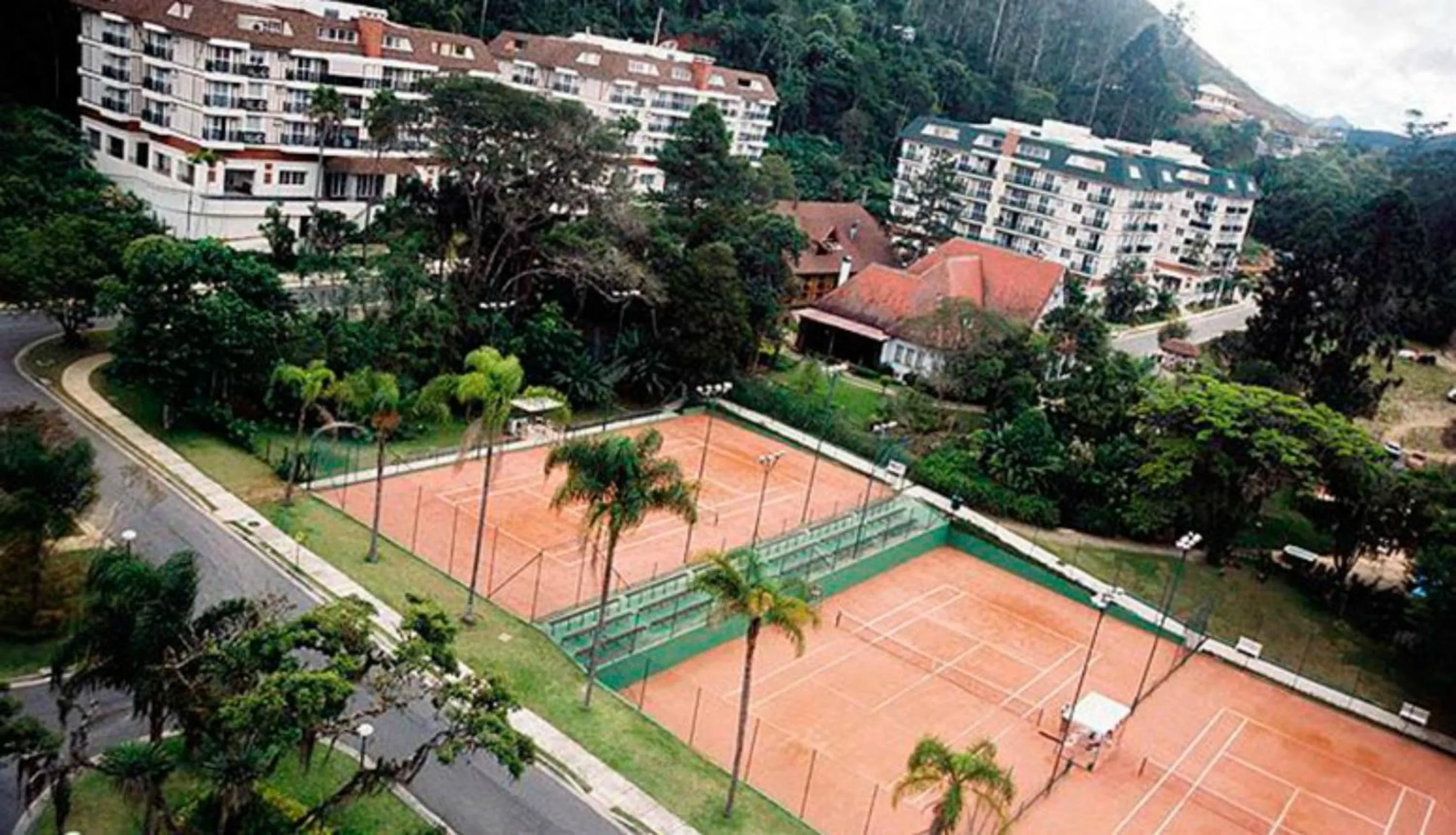 Tennis court in Hotel Granja Brasil Resort