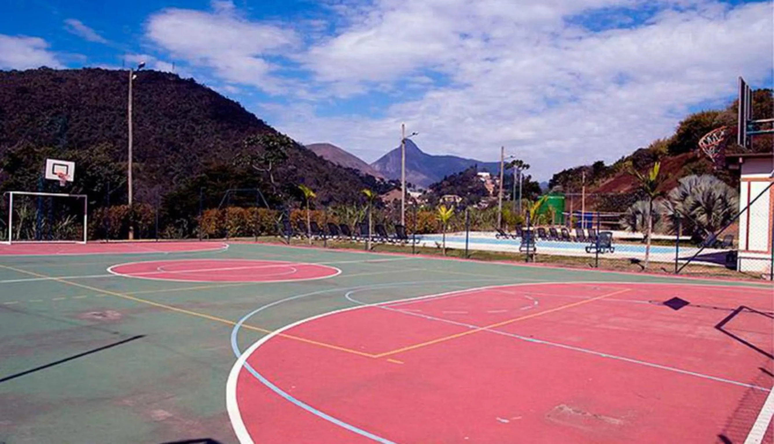 Tennis court in Hotel Granja Brasil Resort