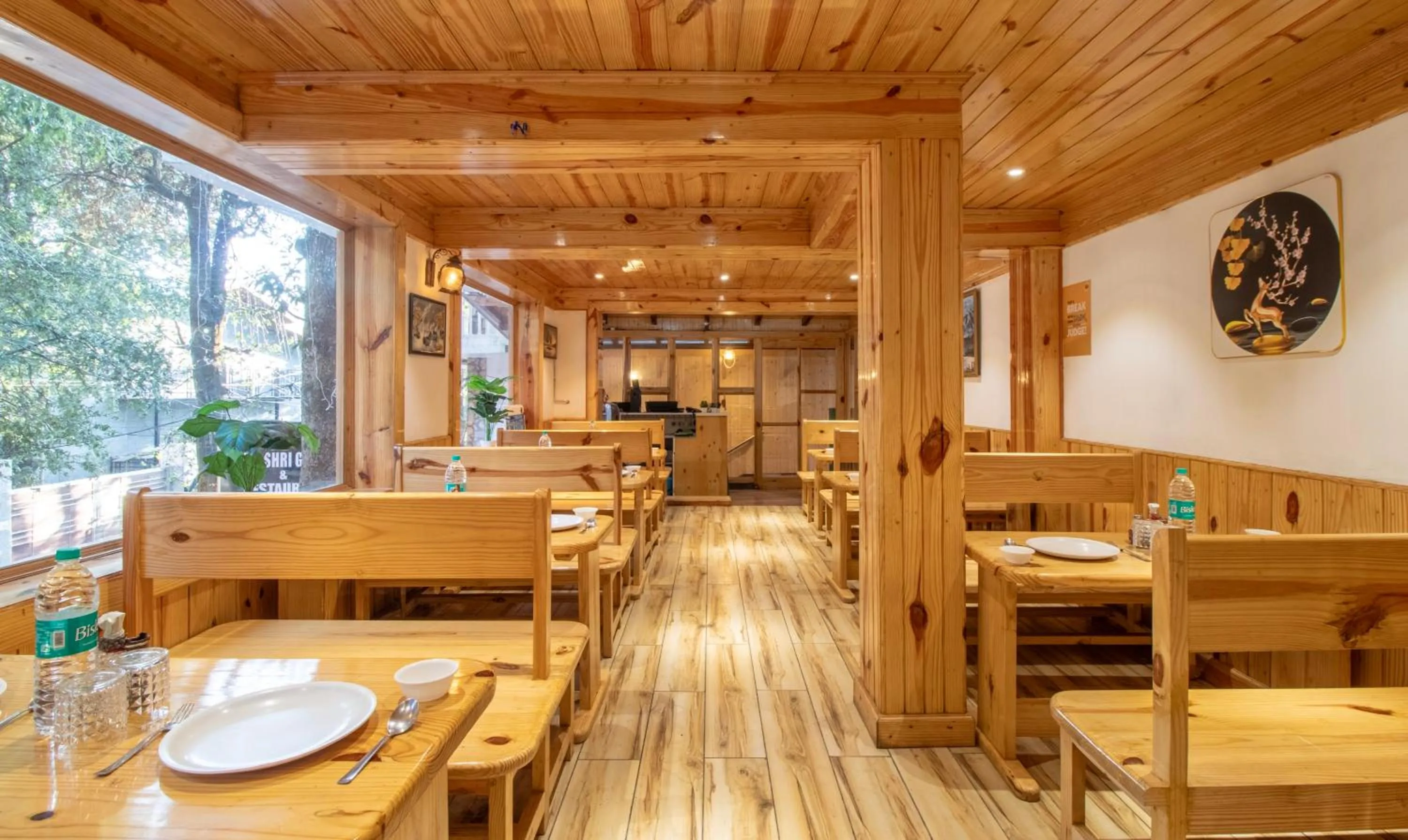 Restaurant/places to eat in Itsy Hotels Shri Gv Inn, 600 Mtrs From Tiffin Top