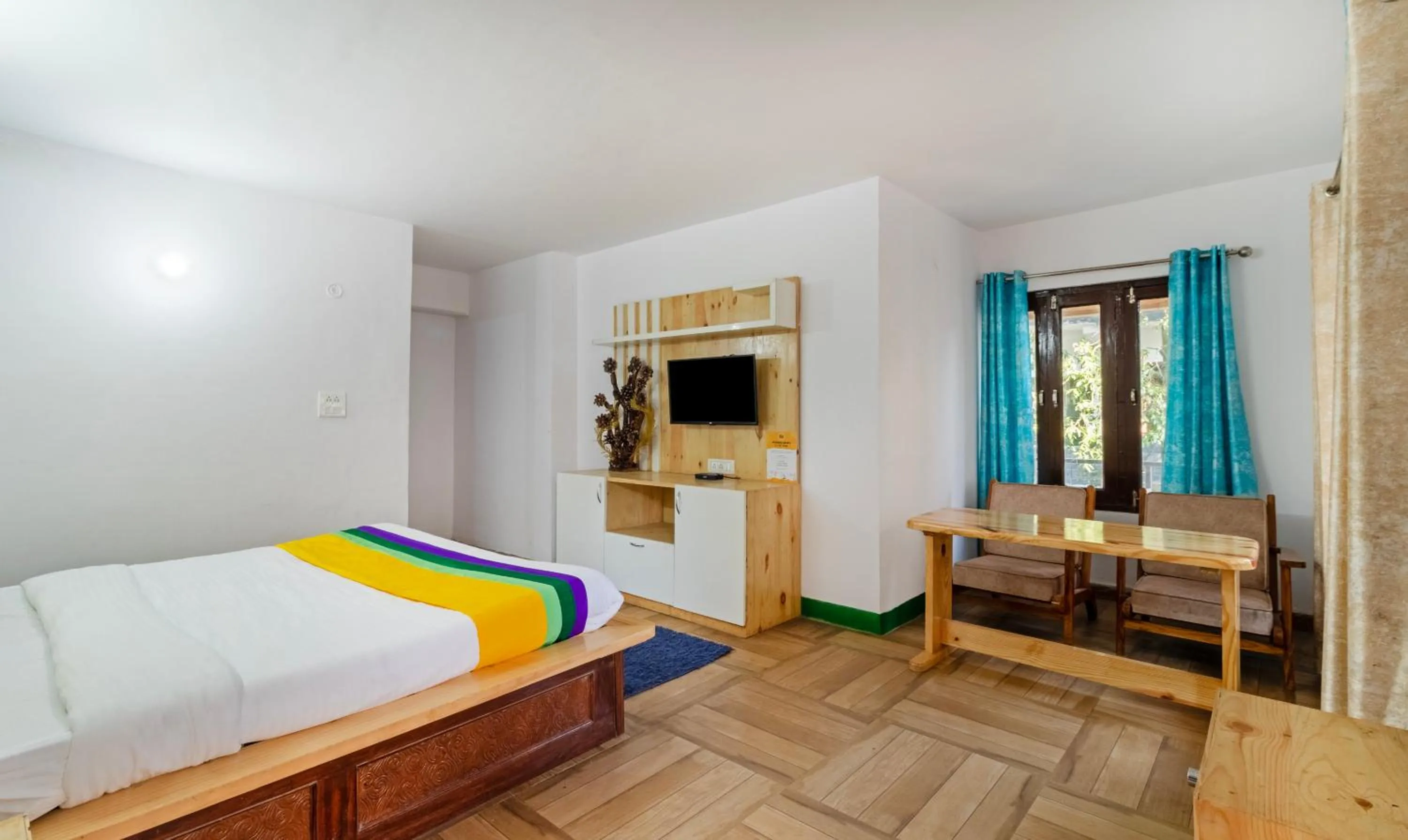 Bedroom, Bed in Itsy Hotels Shri Gv Inn, 600 Mtrs From Tiffin Top