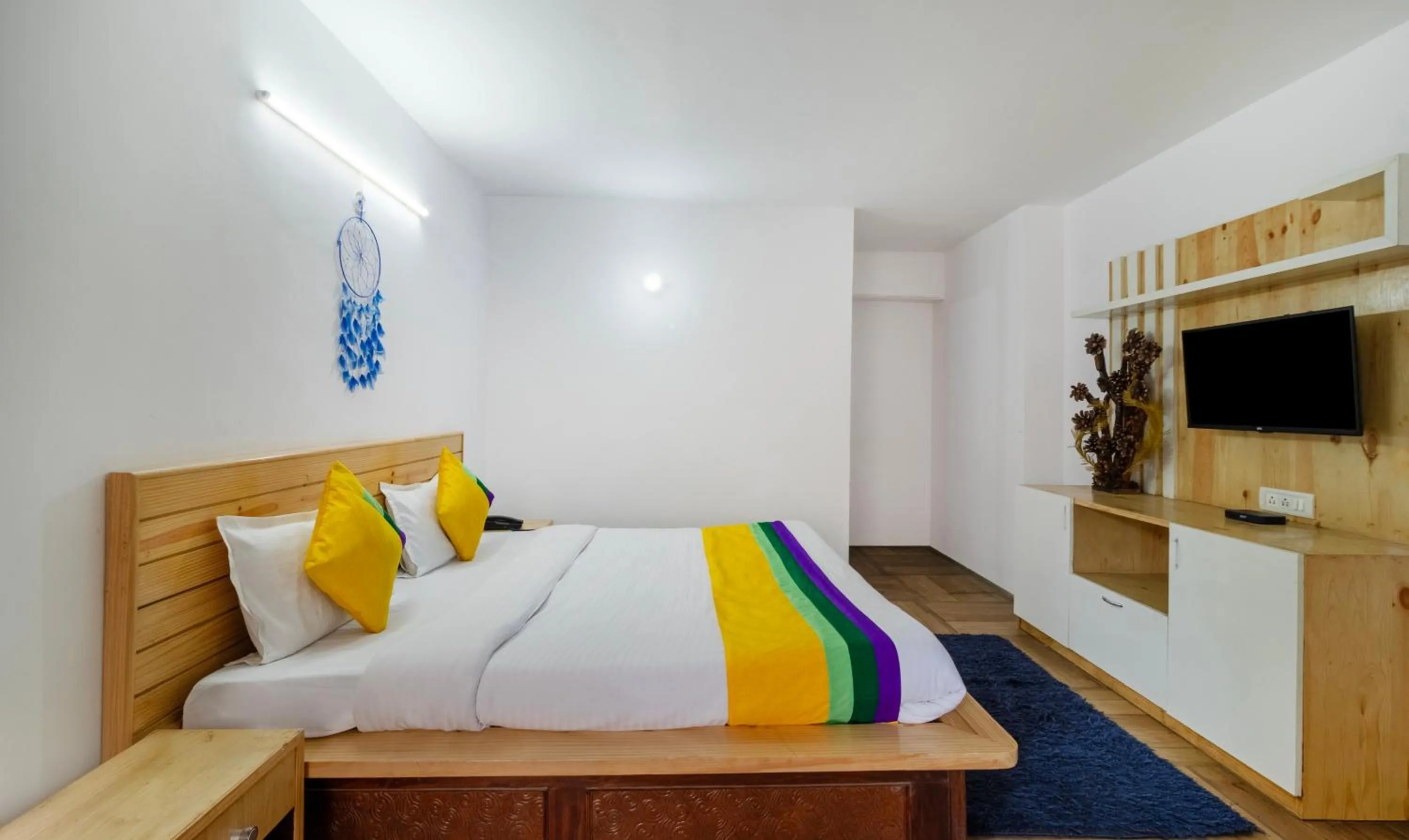 Bedroom, Bed in Itsy Hotels Shri Gv Inn, 600 Mtrs From Tiffin Top