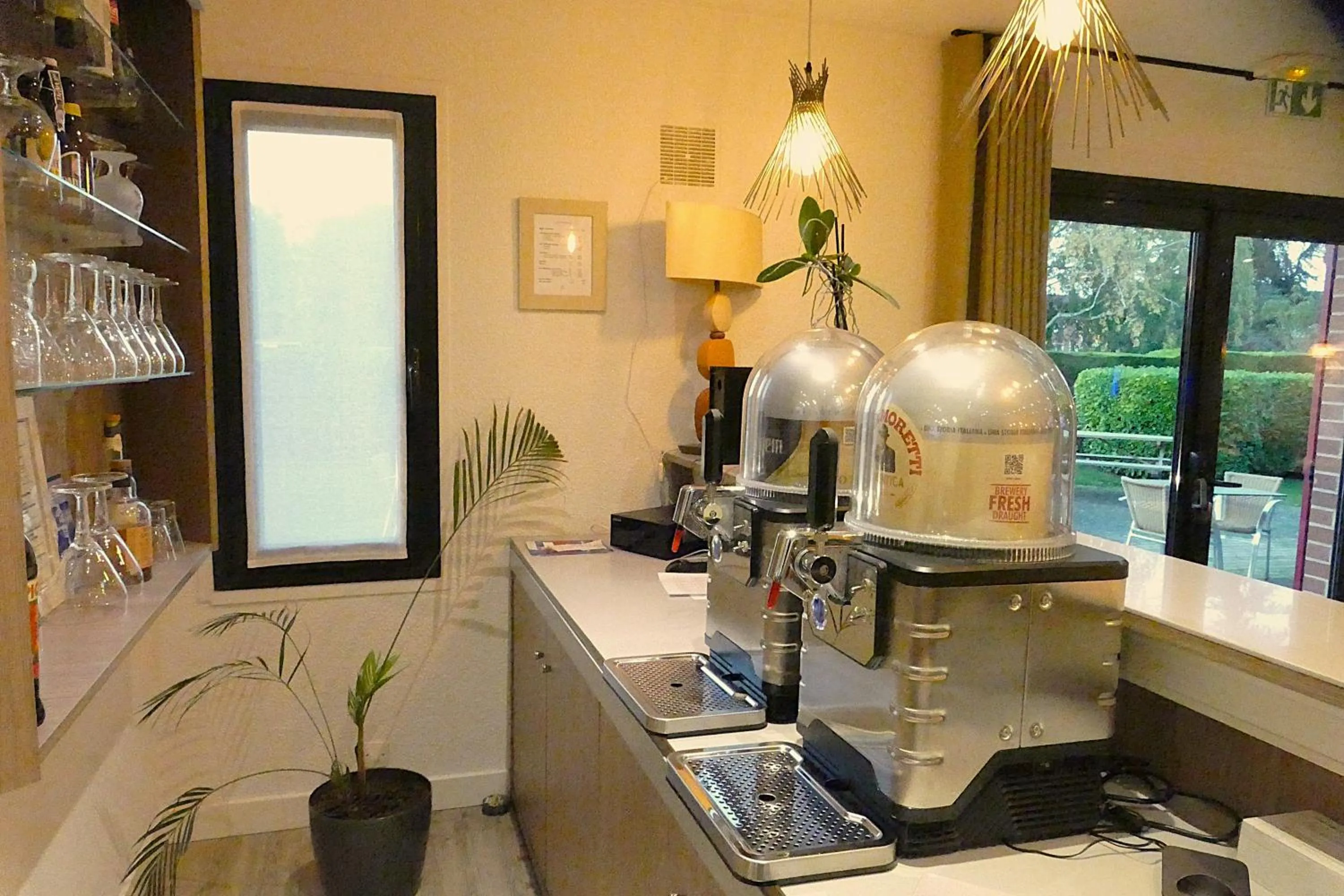 Lounge or bar in The Originals City, Hôtel Le Gayant, Douai