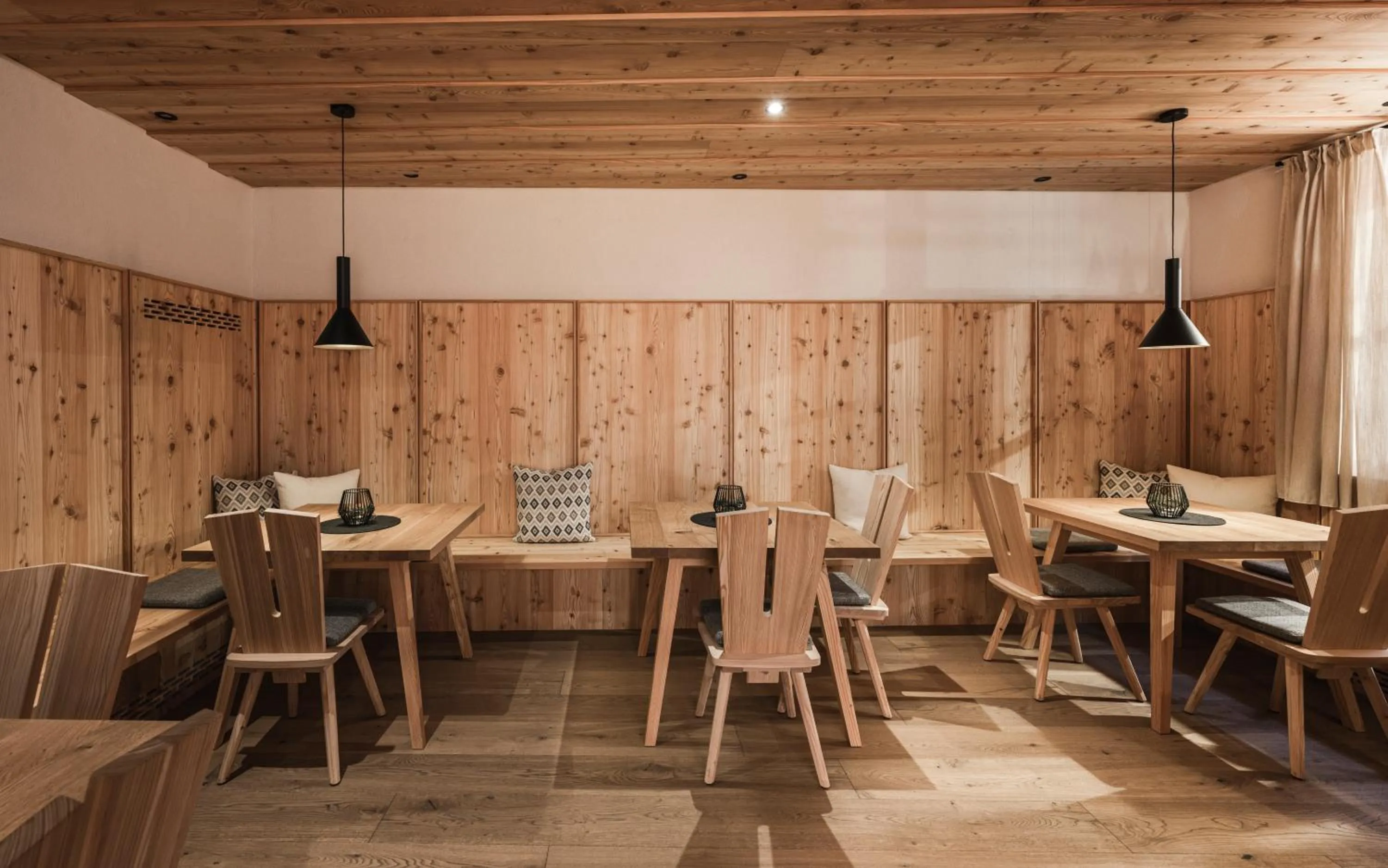 Restaurant/places to eat in Hotel Lener