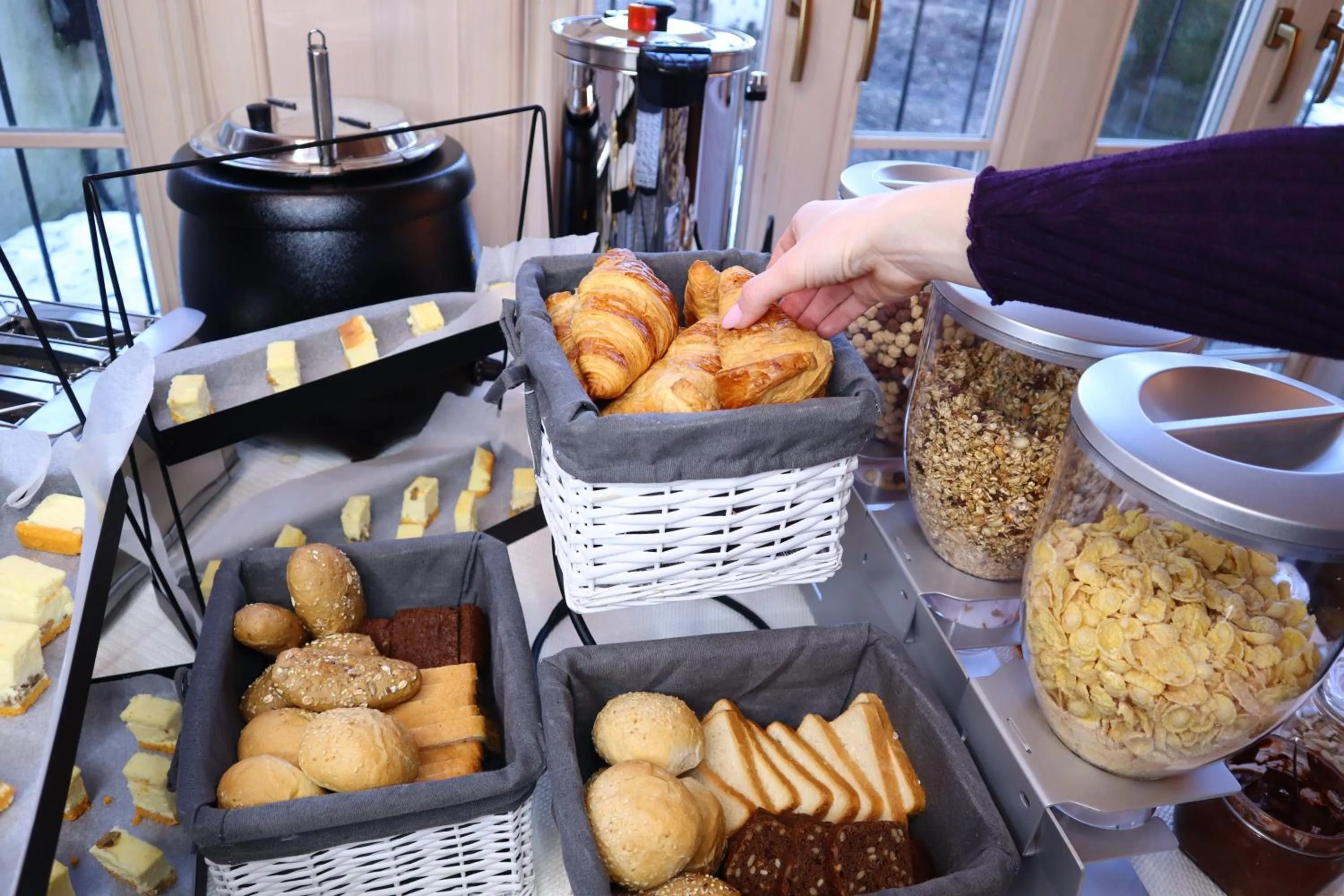 Restaurant/places to eat in Chopin Hotel