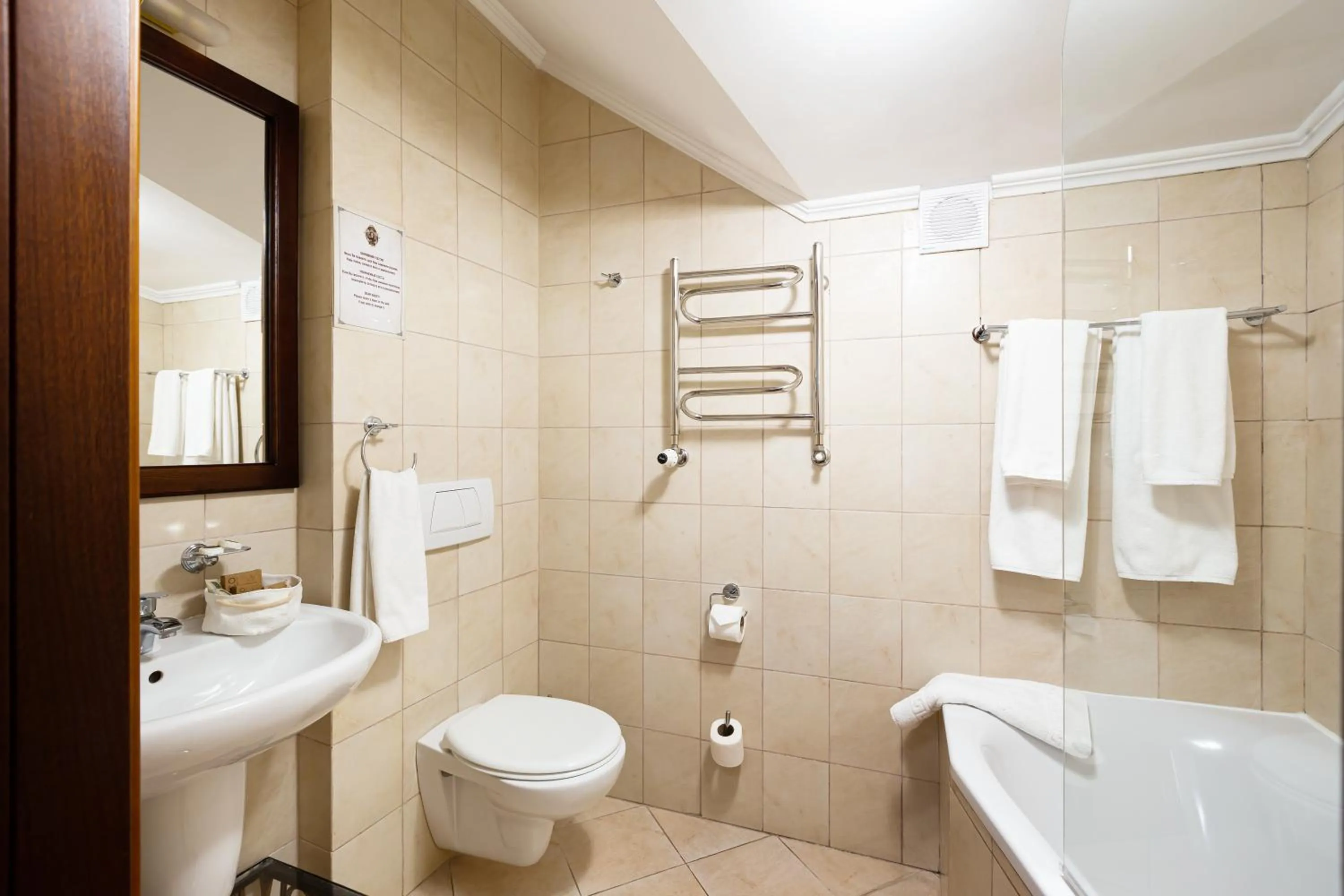 Toilet in Chopin Hotel