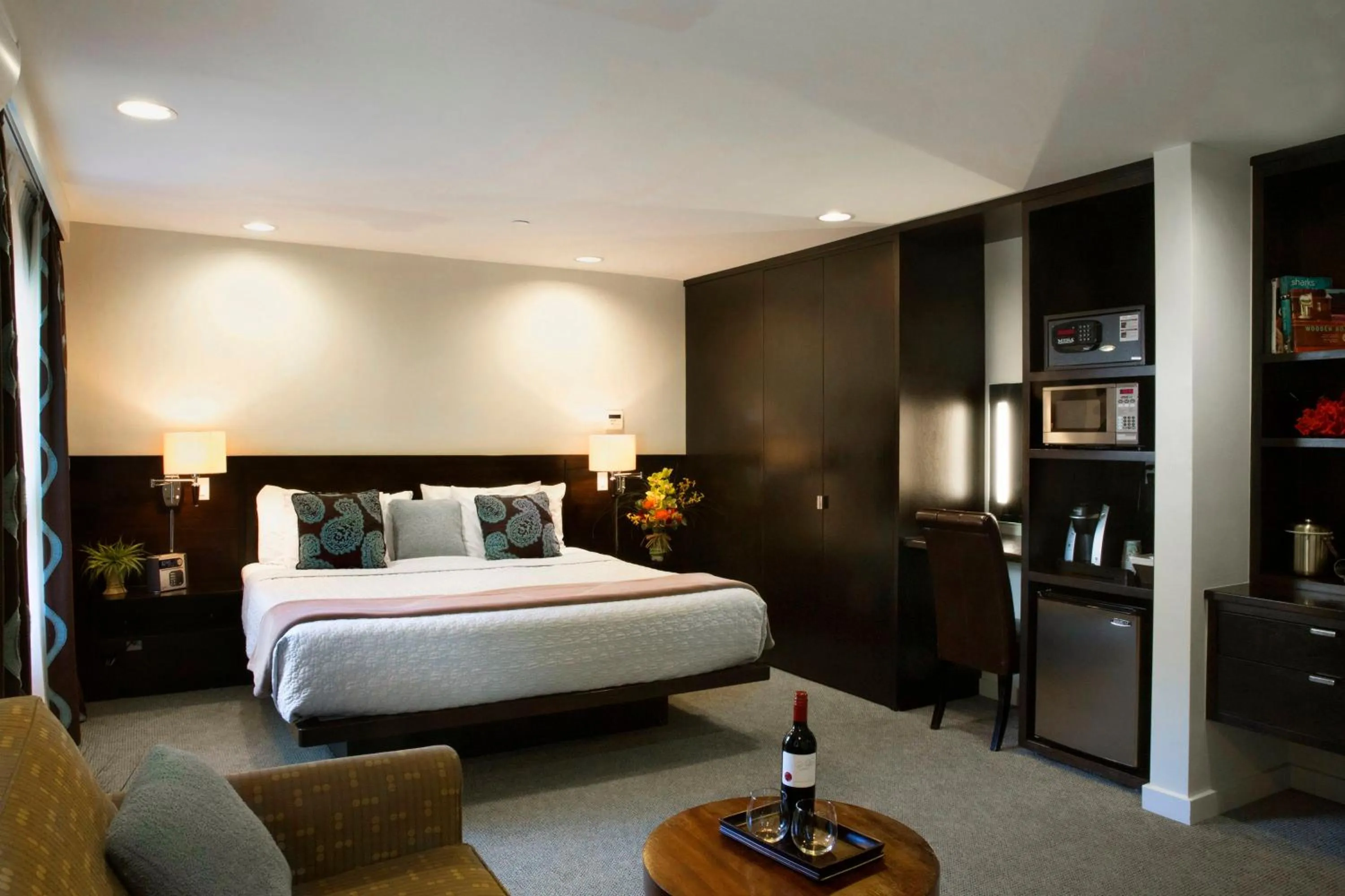 Photo of the whole room, Bed in Aurora Hotel