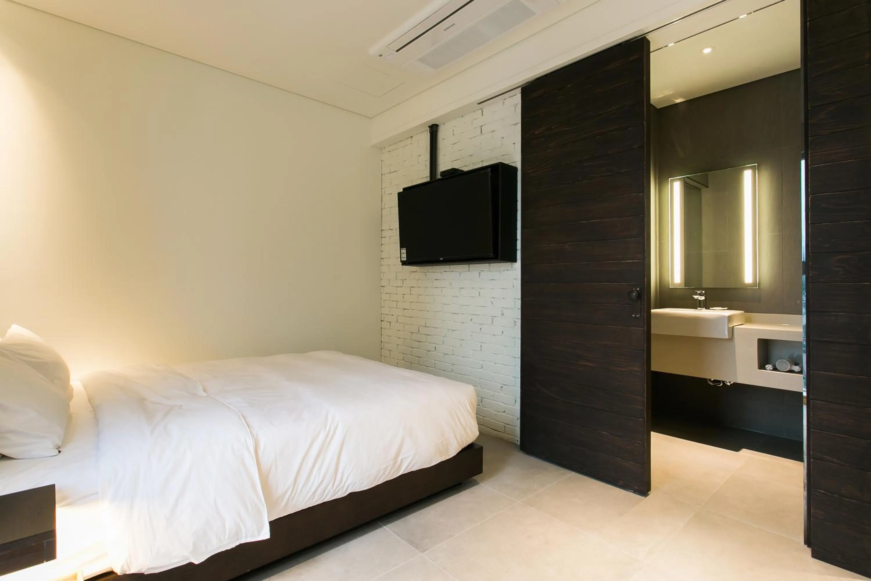 Bed in H Avenue Hotel Dongdaemun Sungshin