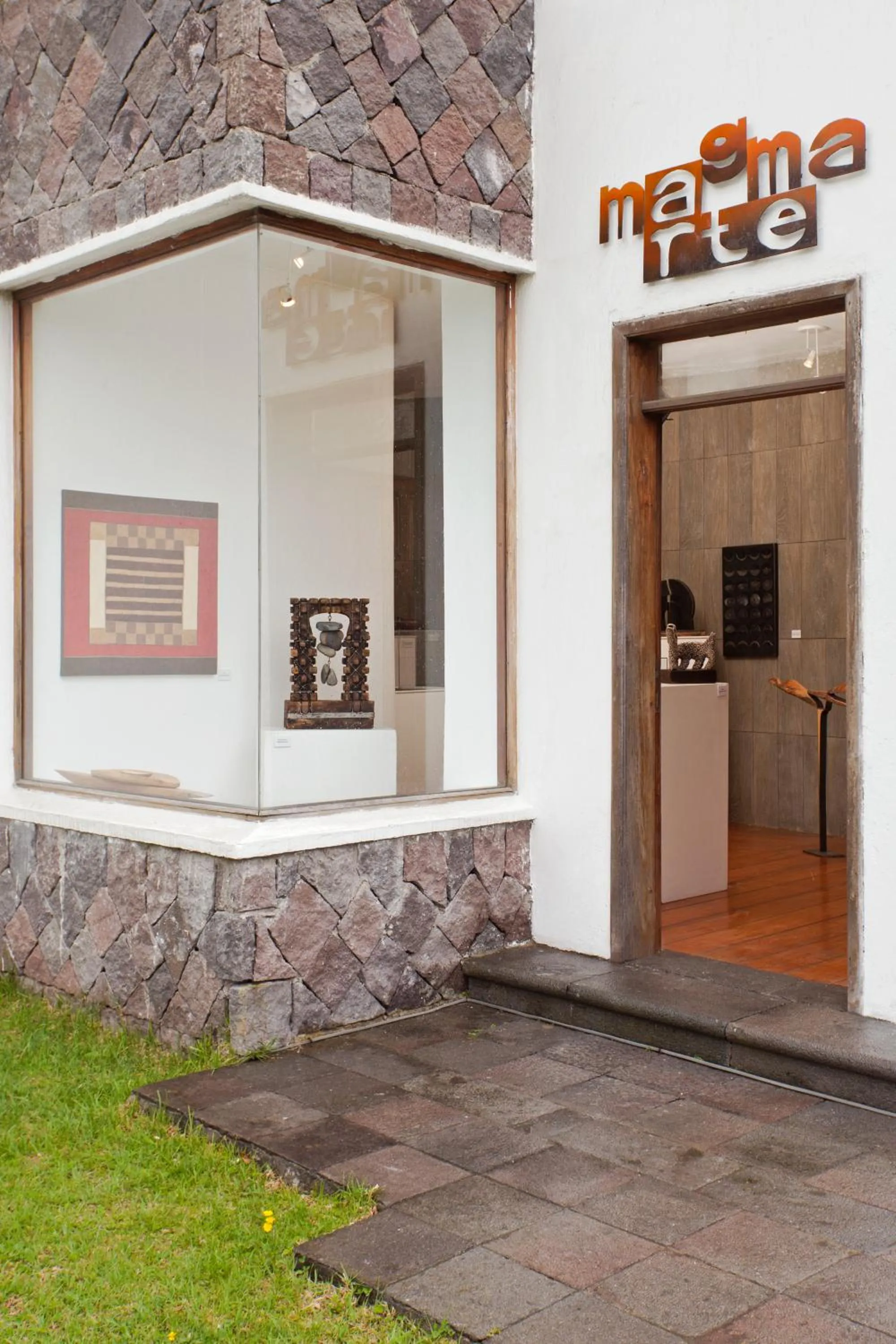 On-site shops in El Crater