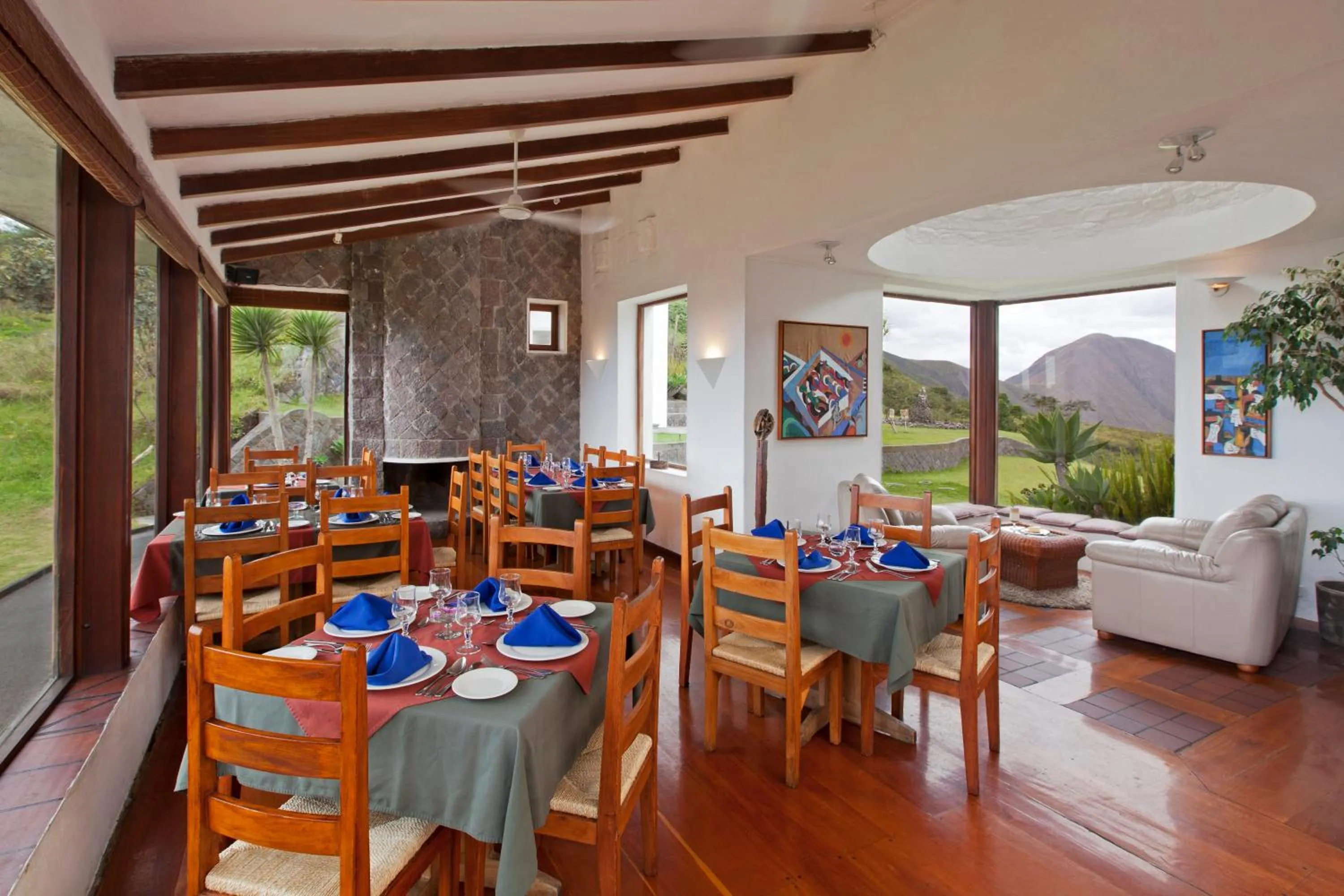 Restaurant/places to eat in El Crater