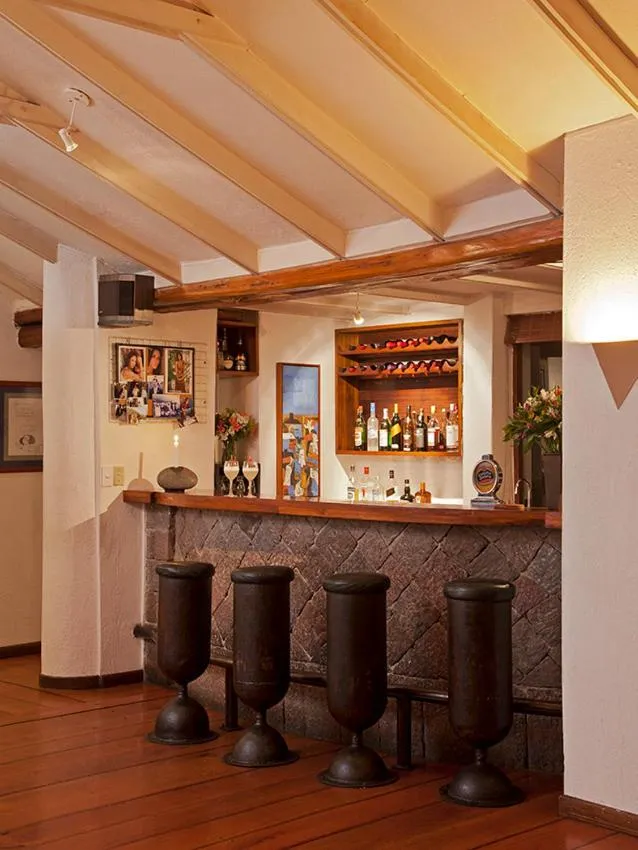 Restaurant/places to eat in El Crater