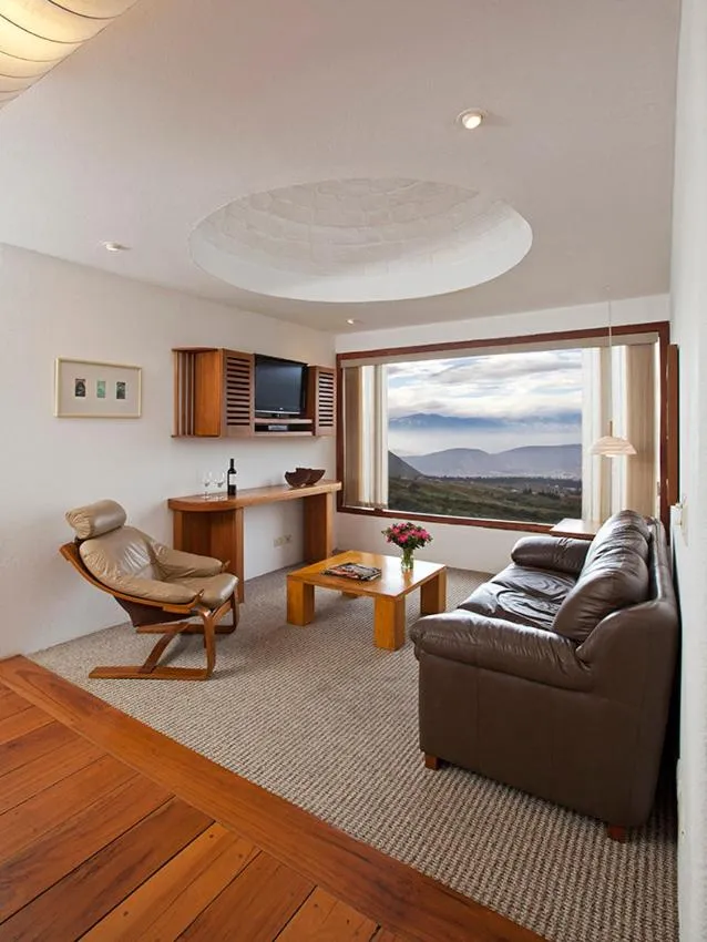 Communal lounge/ TV room in El Crater