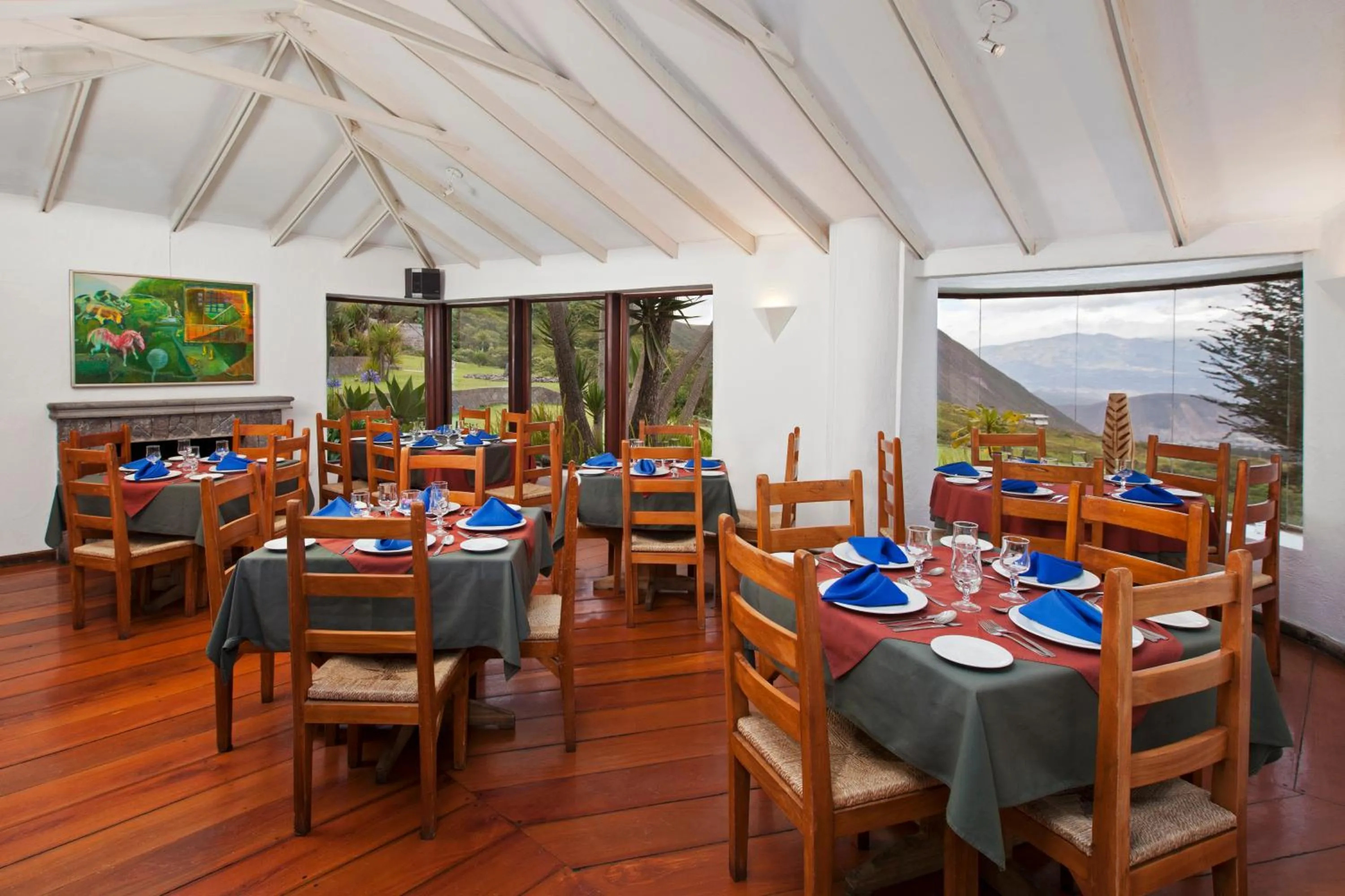 Restaurant/places to eat in El Crater